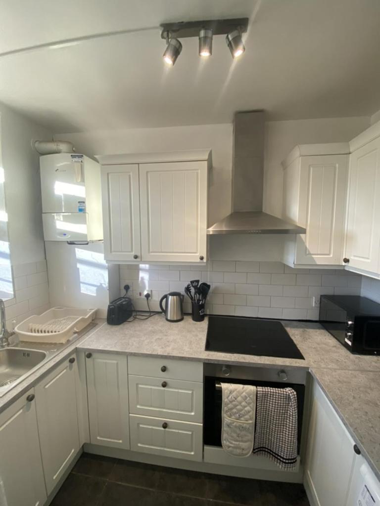 Entire Spacious - Close To