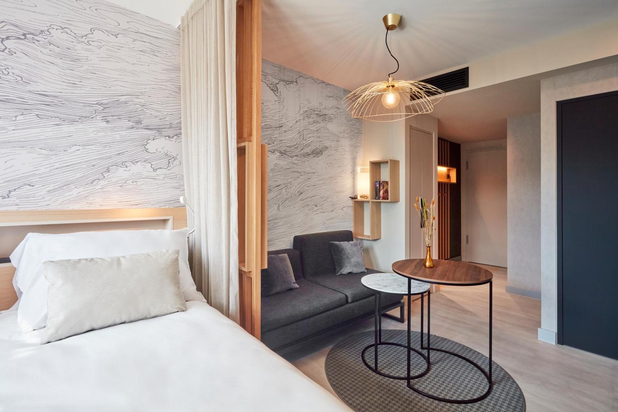 Adagio East 4*