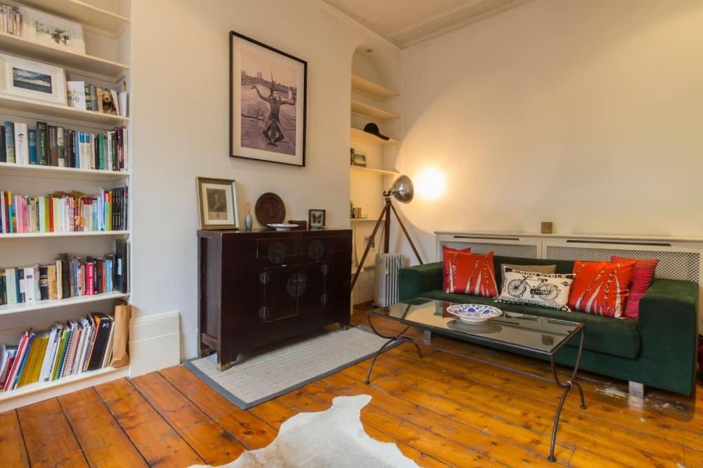 A Stylish Victorian In West Lägenhet