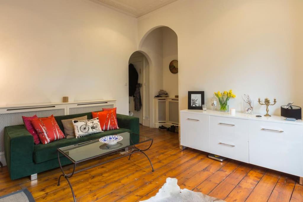 A Stylish Victorian In West Apartment London