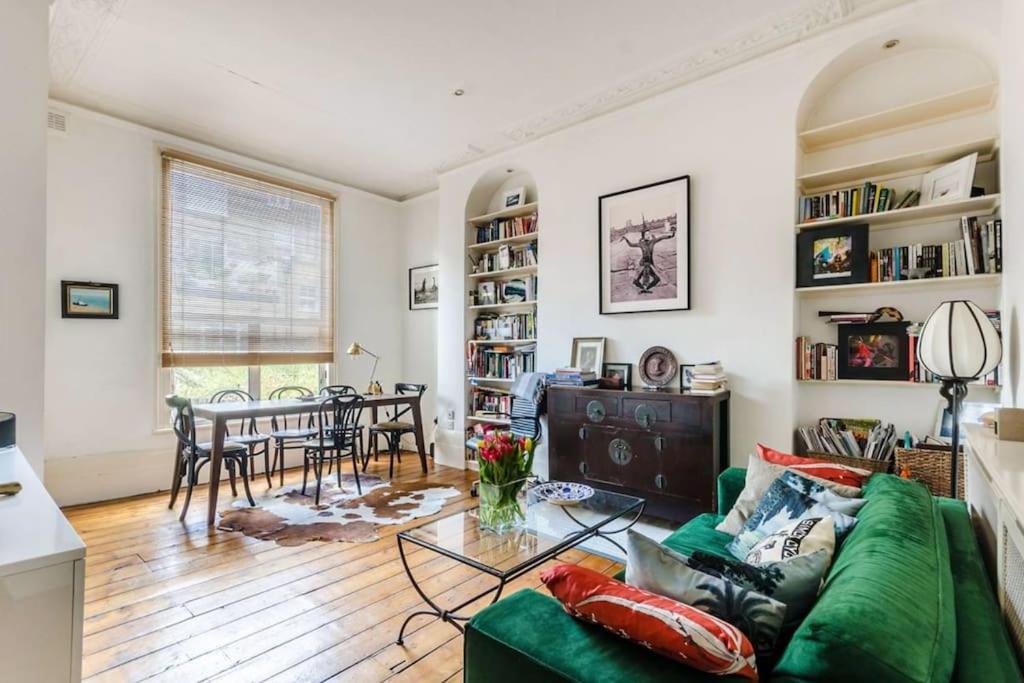 A Stylish Victorian In West Apartment *