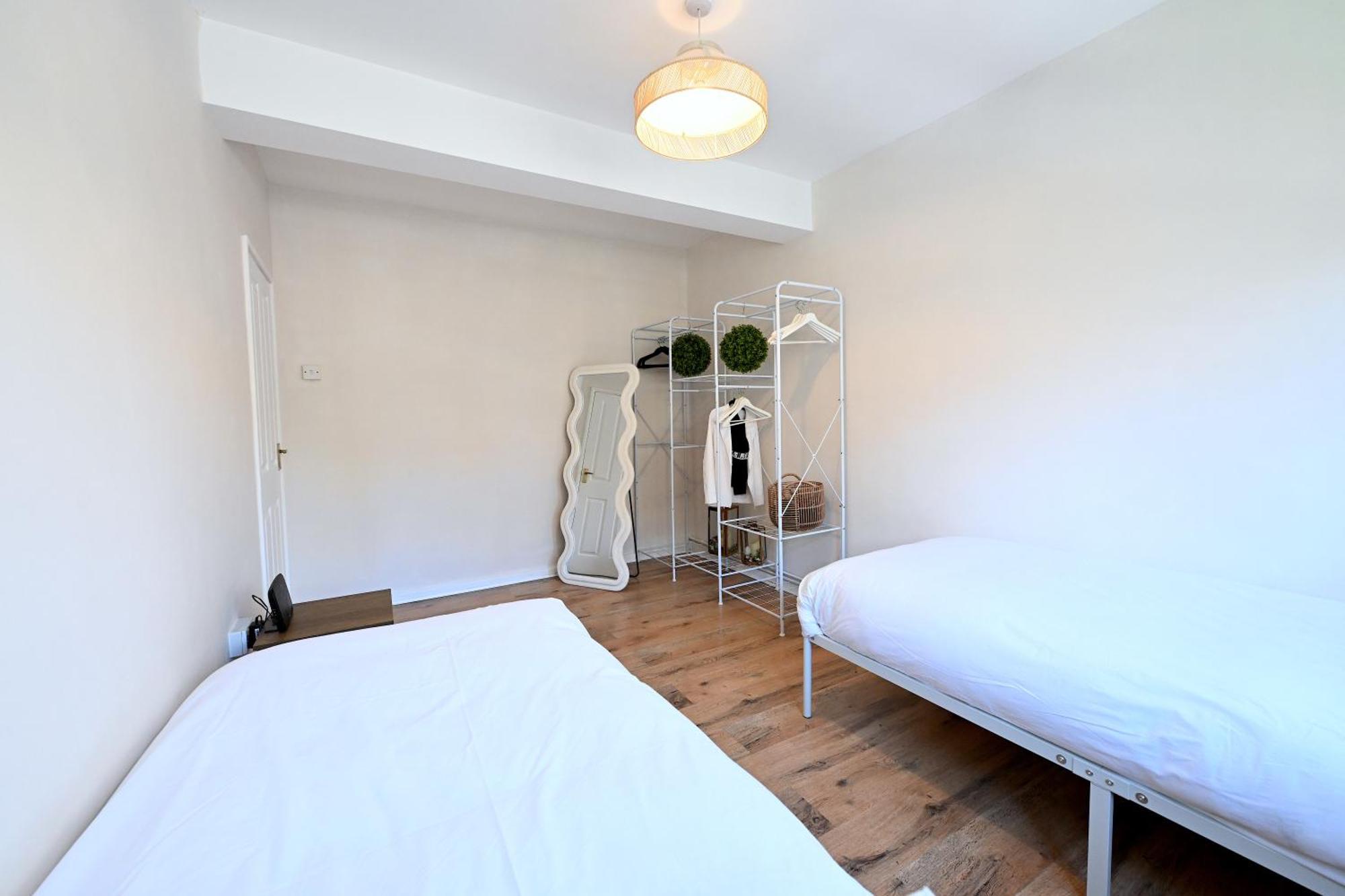 Central City 3 Minutes To Tower Of London Trendy Shoreditch Recently Refurbished 3 Bedrooms Sleeps 8 Apartment London