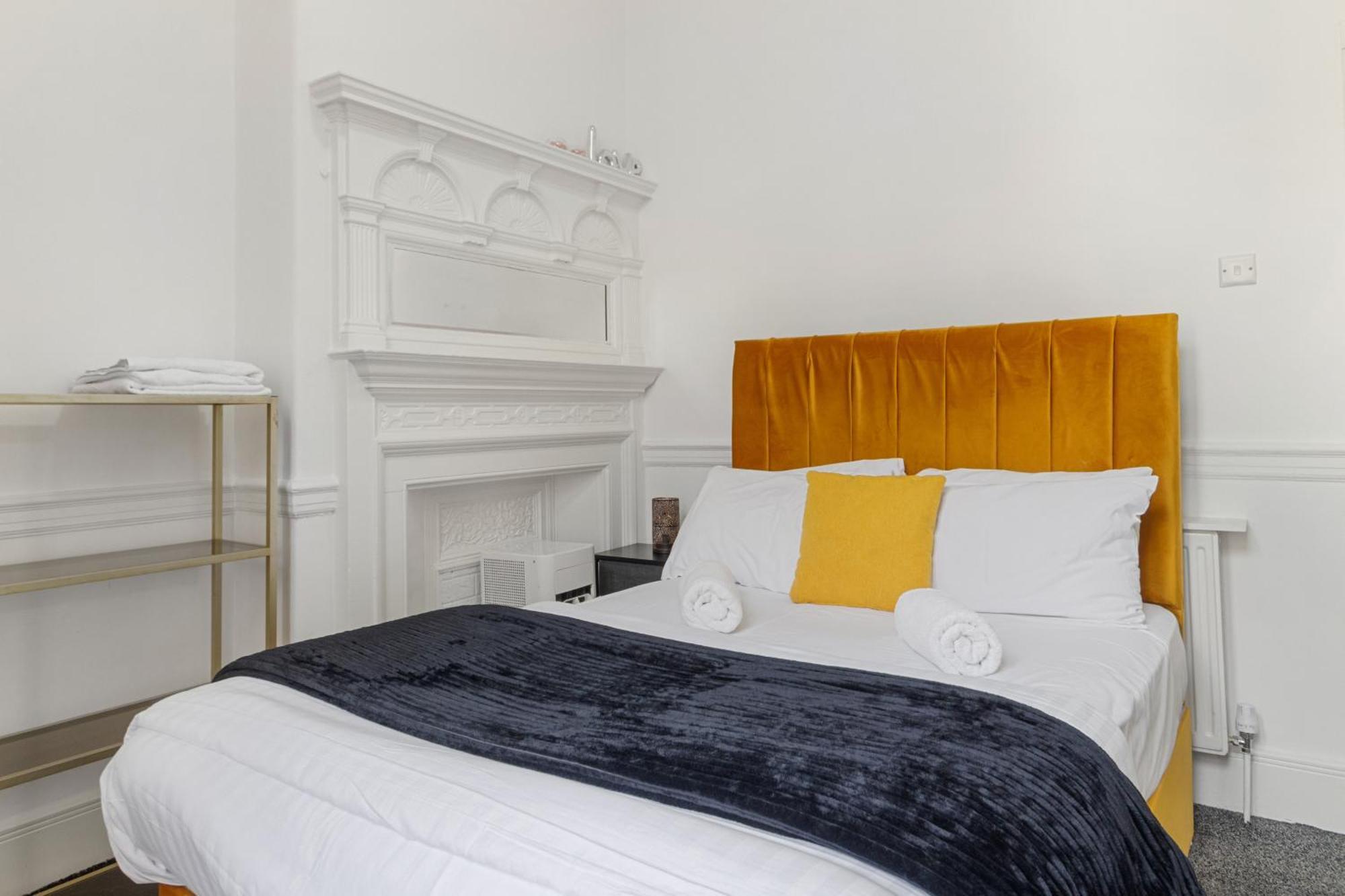 Oxford Street Chic Retreat - Unparalleled Elegance And Urban Comfort! Gc1 Lejlighed