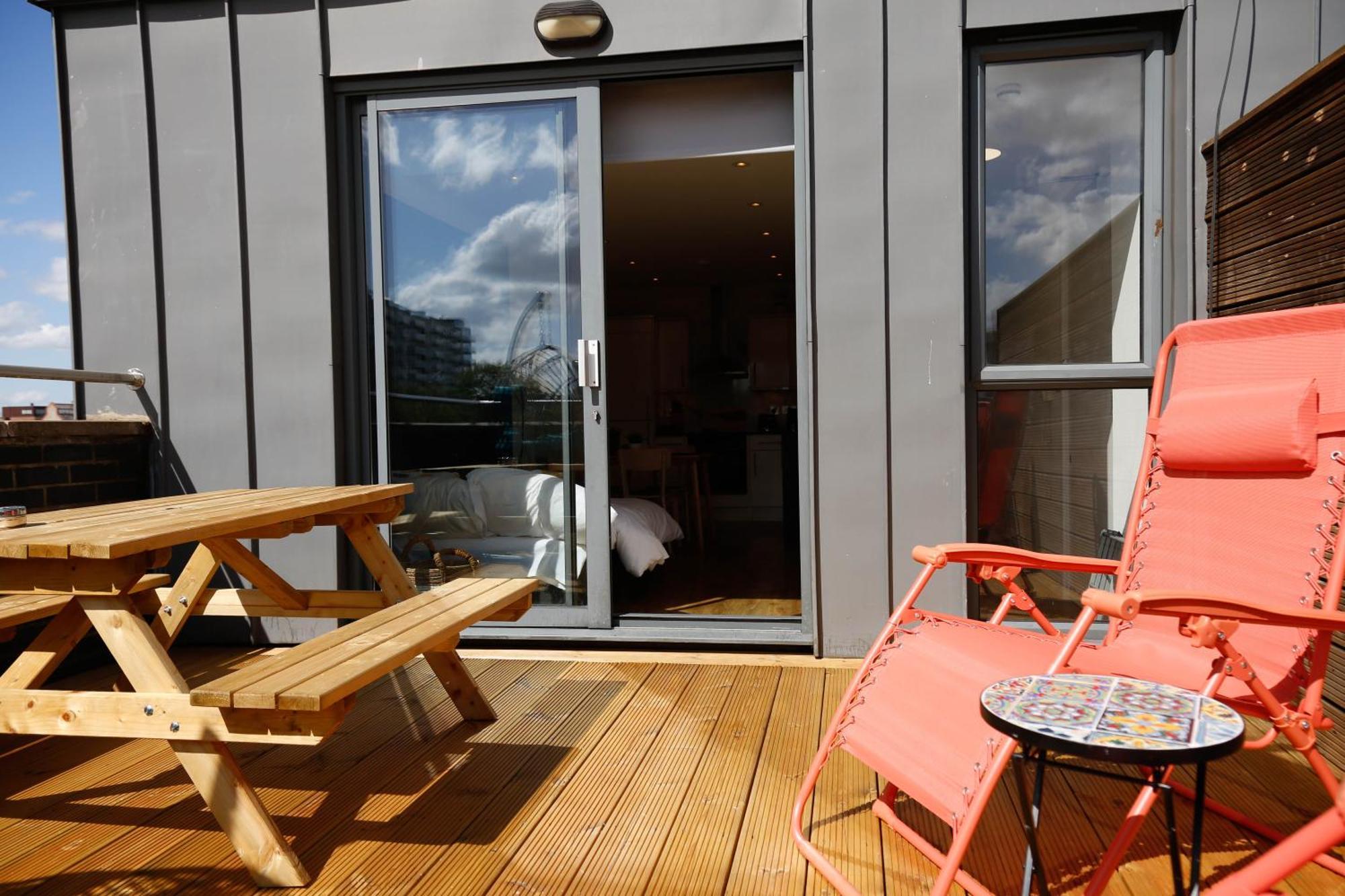 Lägenhet New Luxury In Location Next To Shops, Cafes, Bars & Metro *