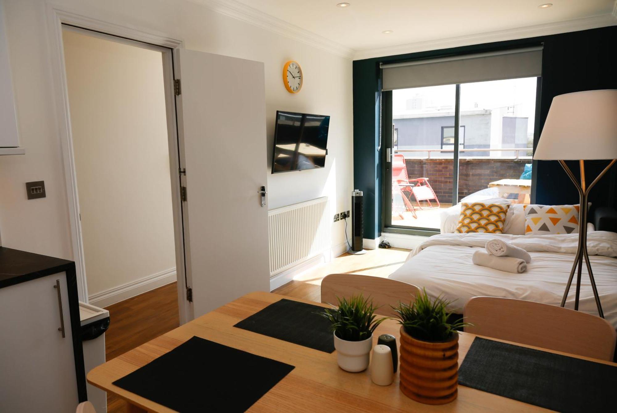 Lägenhet New Luxury In Location Next To Shops, Cafes, Bars & Metro *