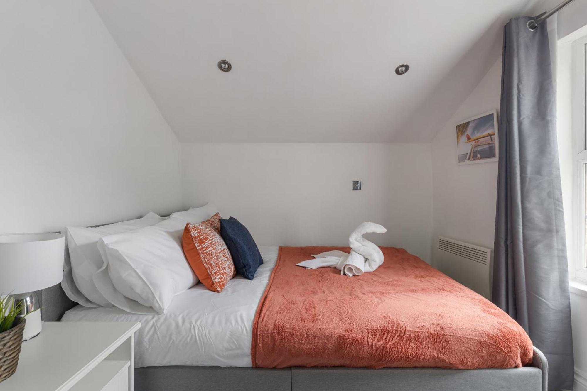 Modern & Cosy 2 Bedroom With Free Parking Near Wembley Apartment