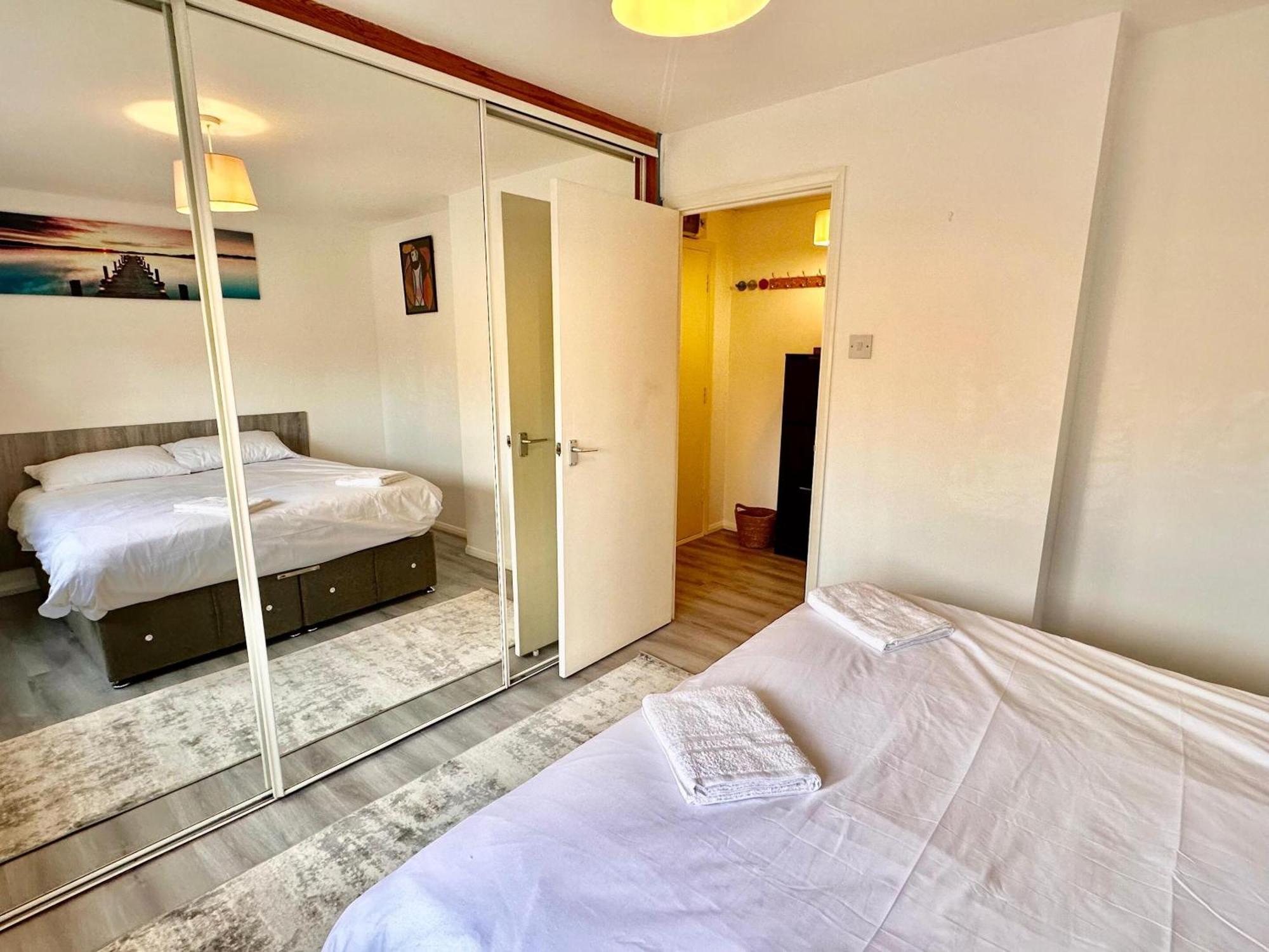 Lägenhet Cosy One Bedroom - Docklands