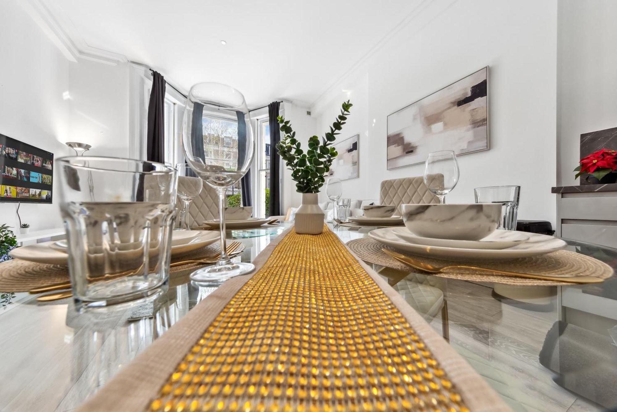 Minimalist Luxe 2br Designer Retreat In Prime Kensington For 6 Next To Station Harrods Londen