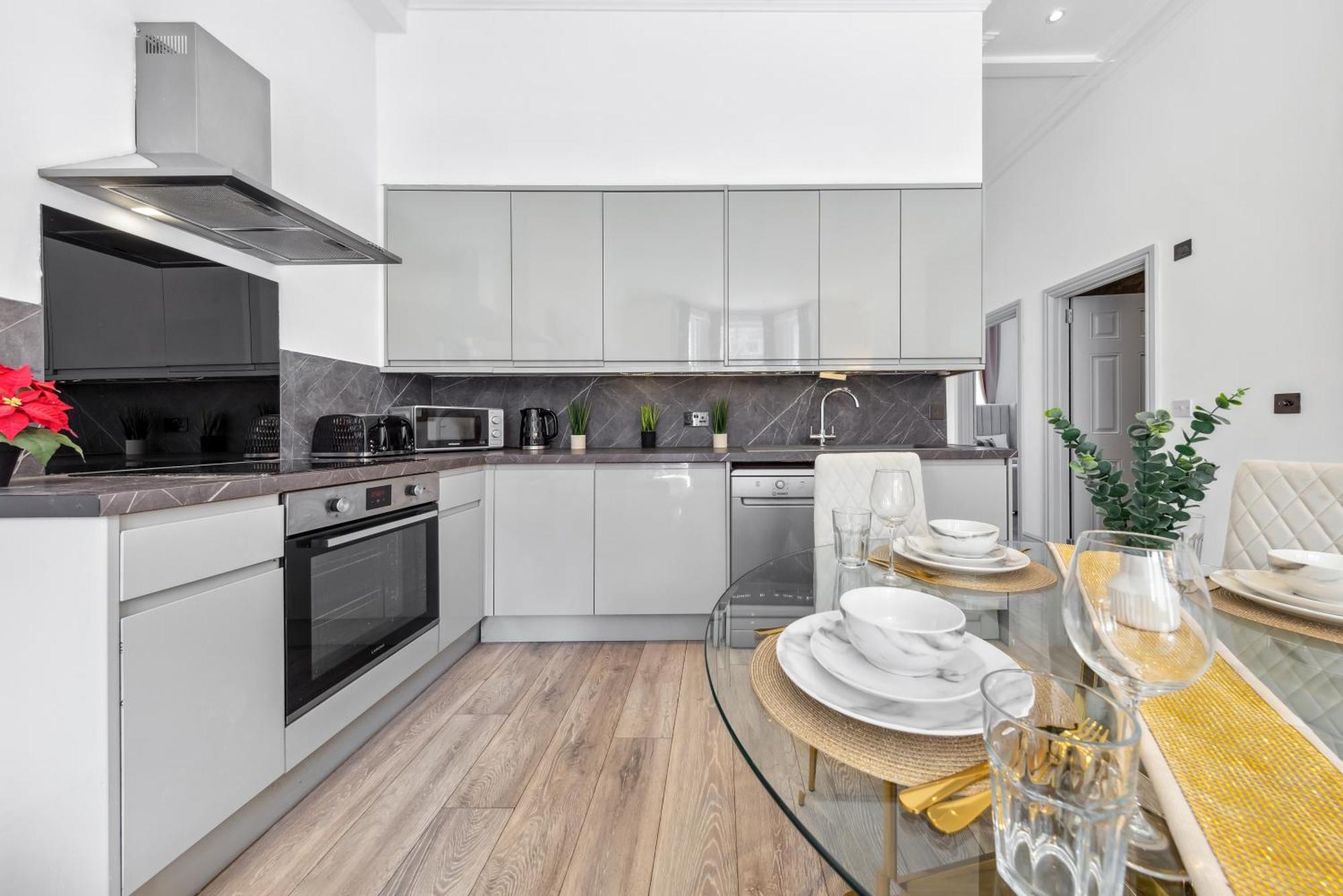 Minimalist Luxe 2br Designer Retreat In Prime Kensington For 6 Next To Station Harrods Londen
