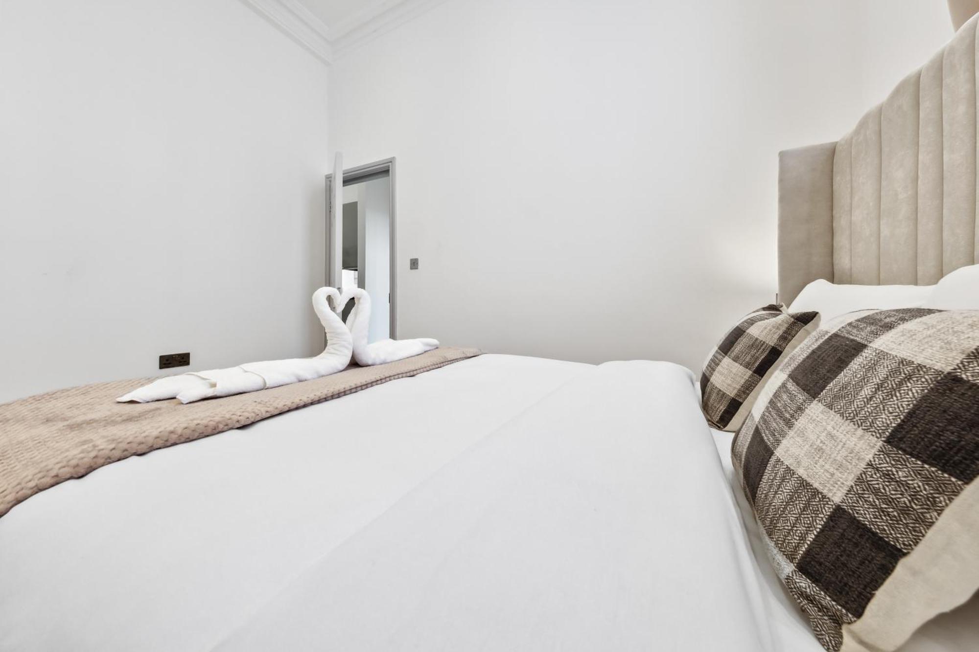 Minimalist Luxe 2br Designer Retreat In Prime Kensington For 6 Next To Station Harrods Appartement *