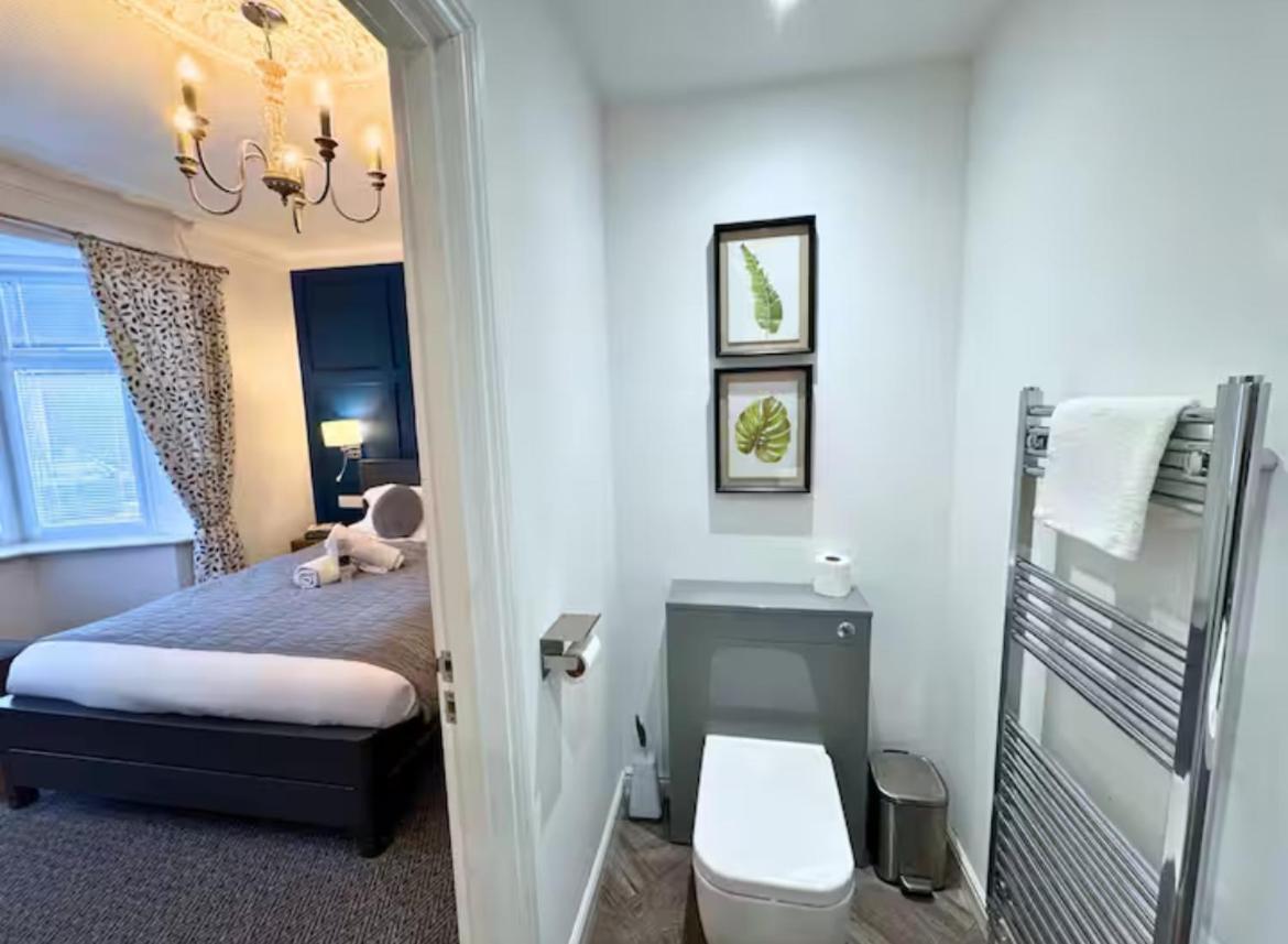Quiet Garden Escape 3 Beds And Hot Tub Bliss