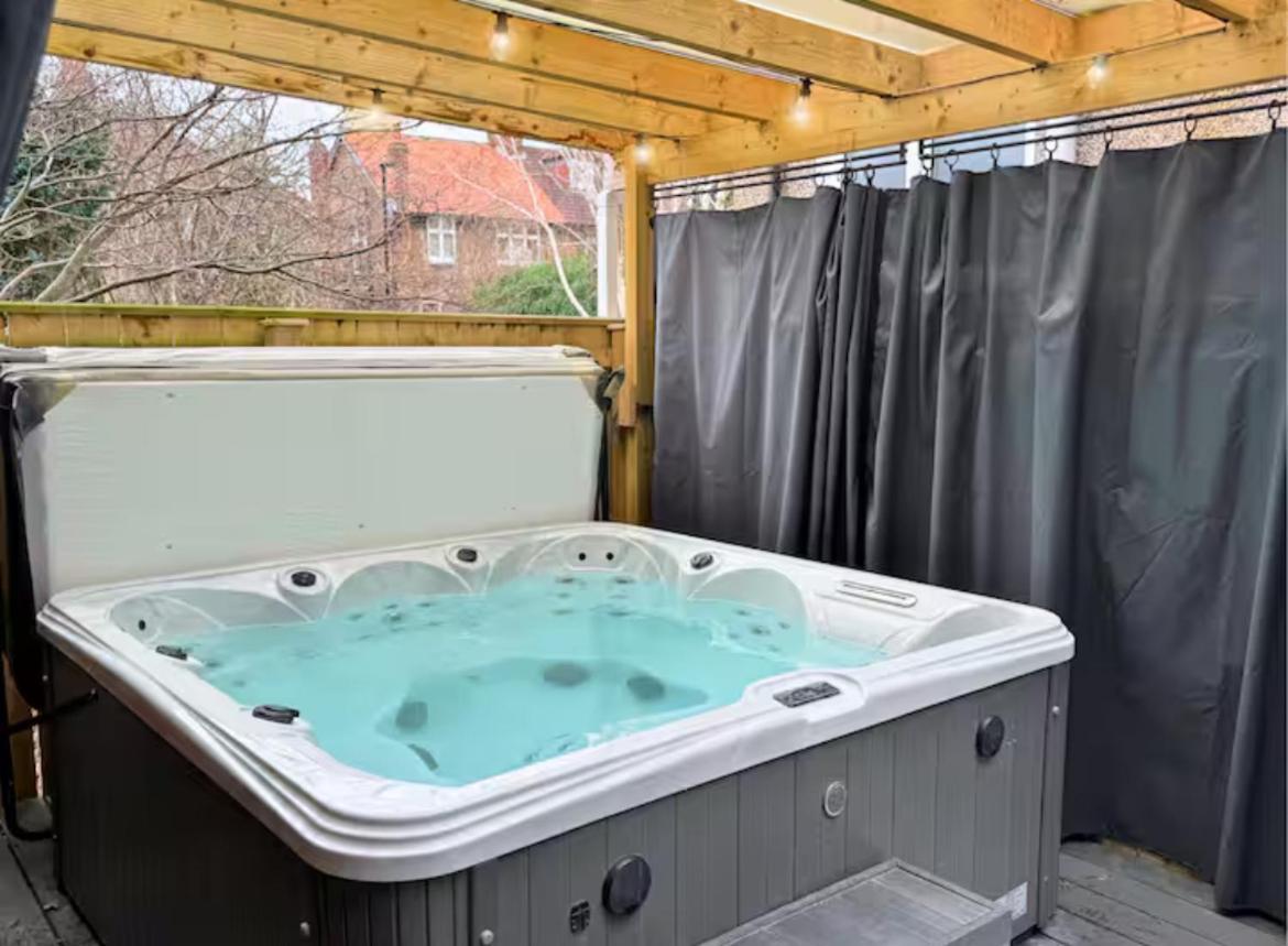 Quiet Garden Escape 3 Beds And Hot Tub Bliss * London