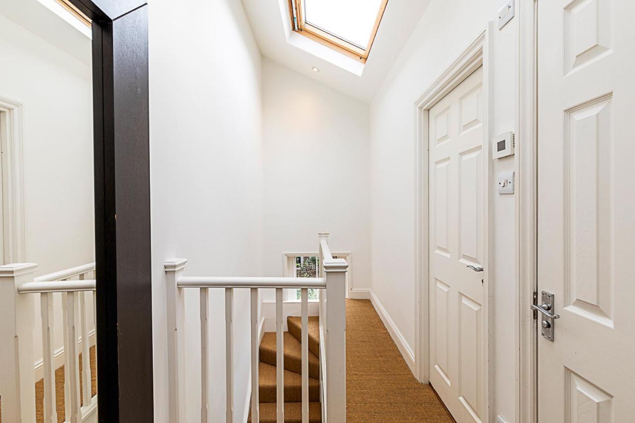 Chic 4-bed House, Camden,