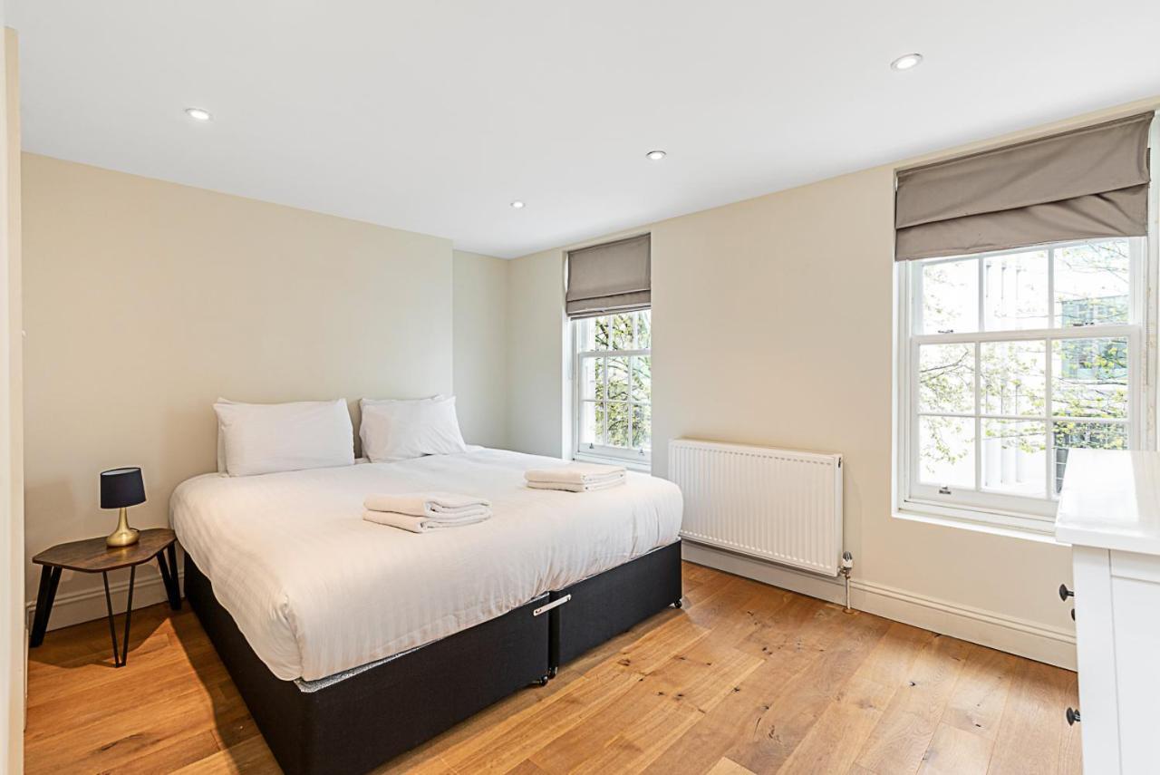 Chic 4-bed House, Camden,