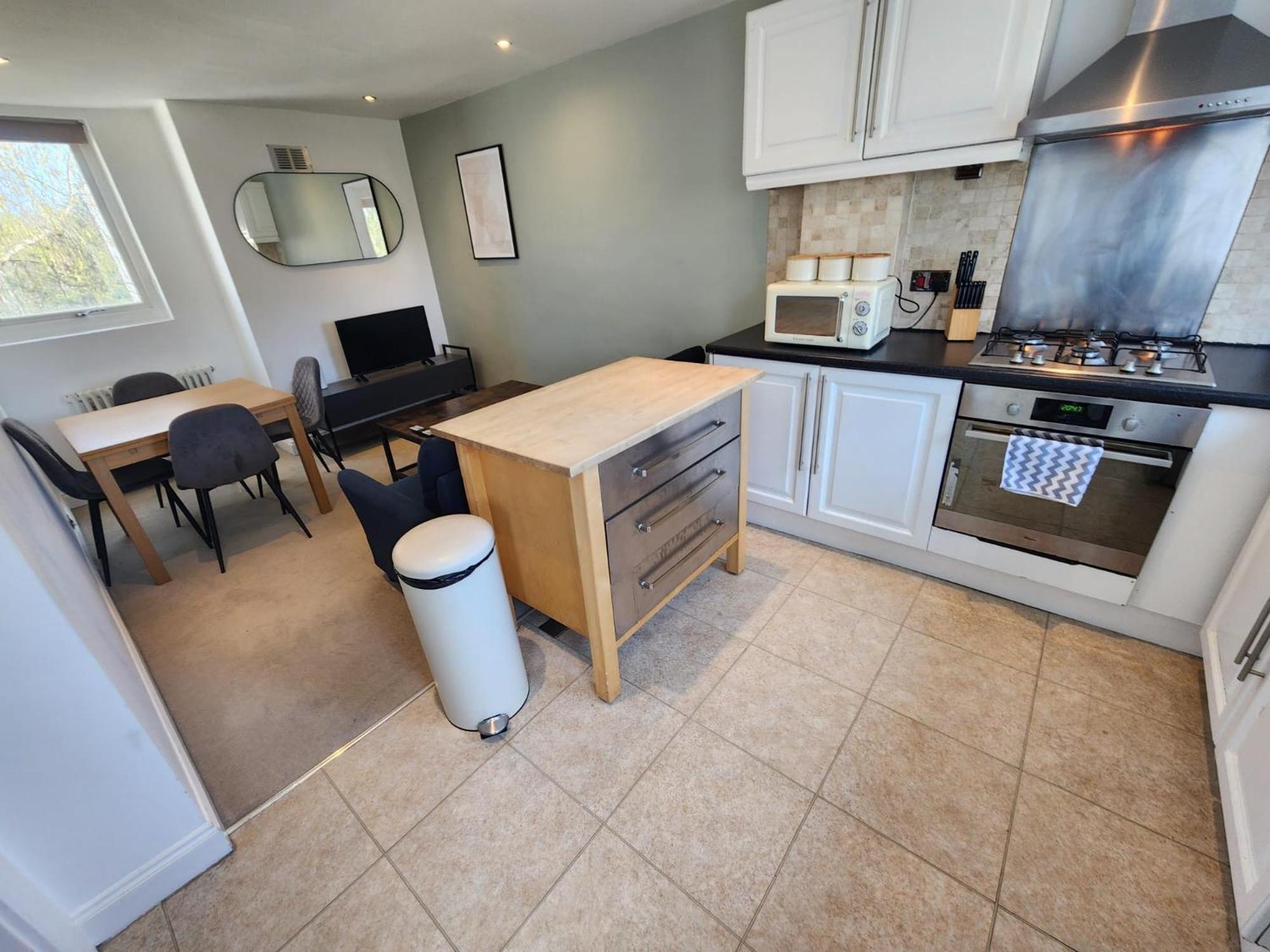 Modern Flat Near Wandsworth - 2 Min To Earlsfield Station *