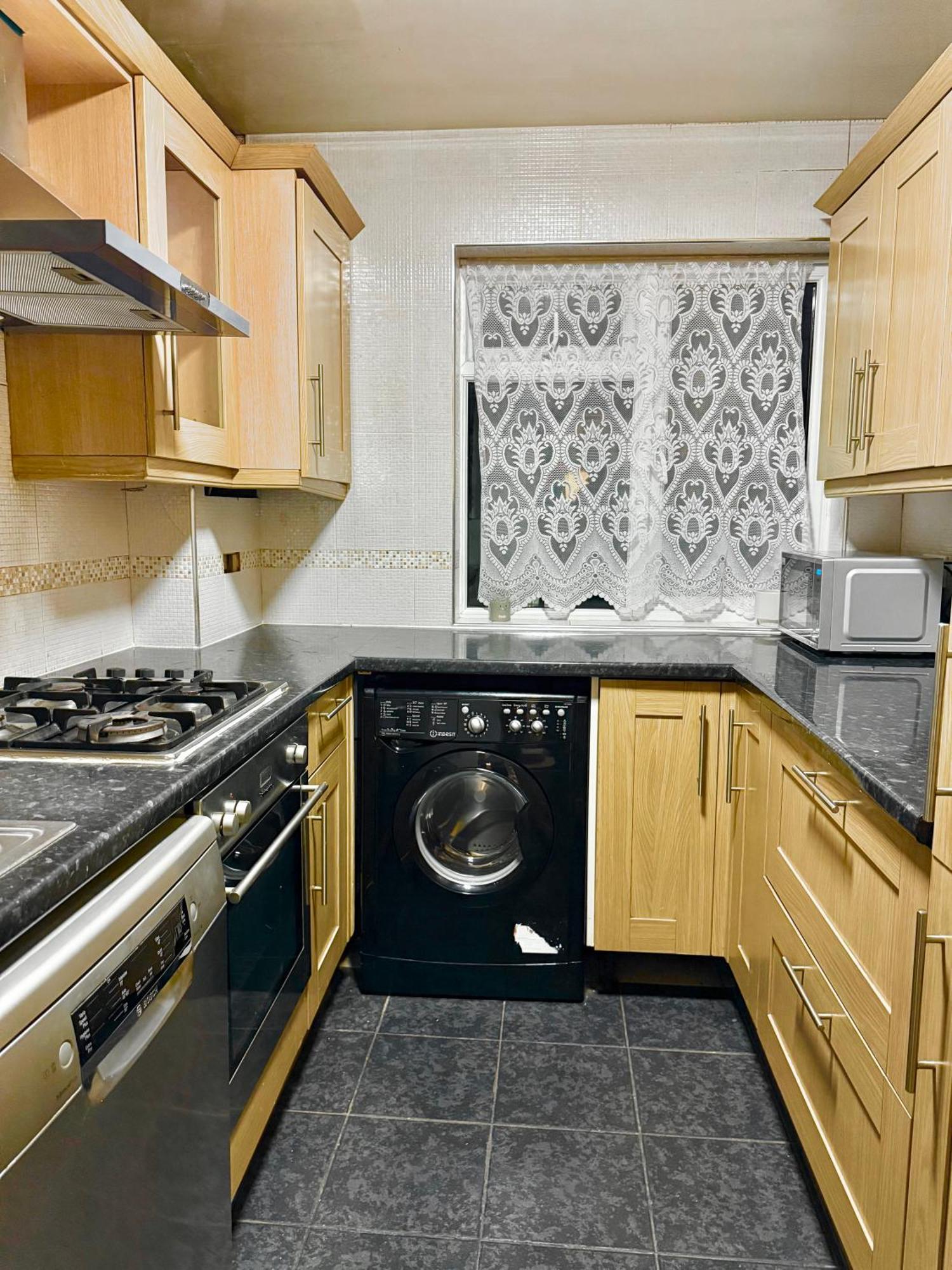 Cosy 2 Bed Next To Wembley Stadium Apartment *