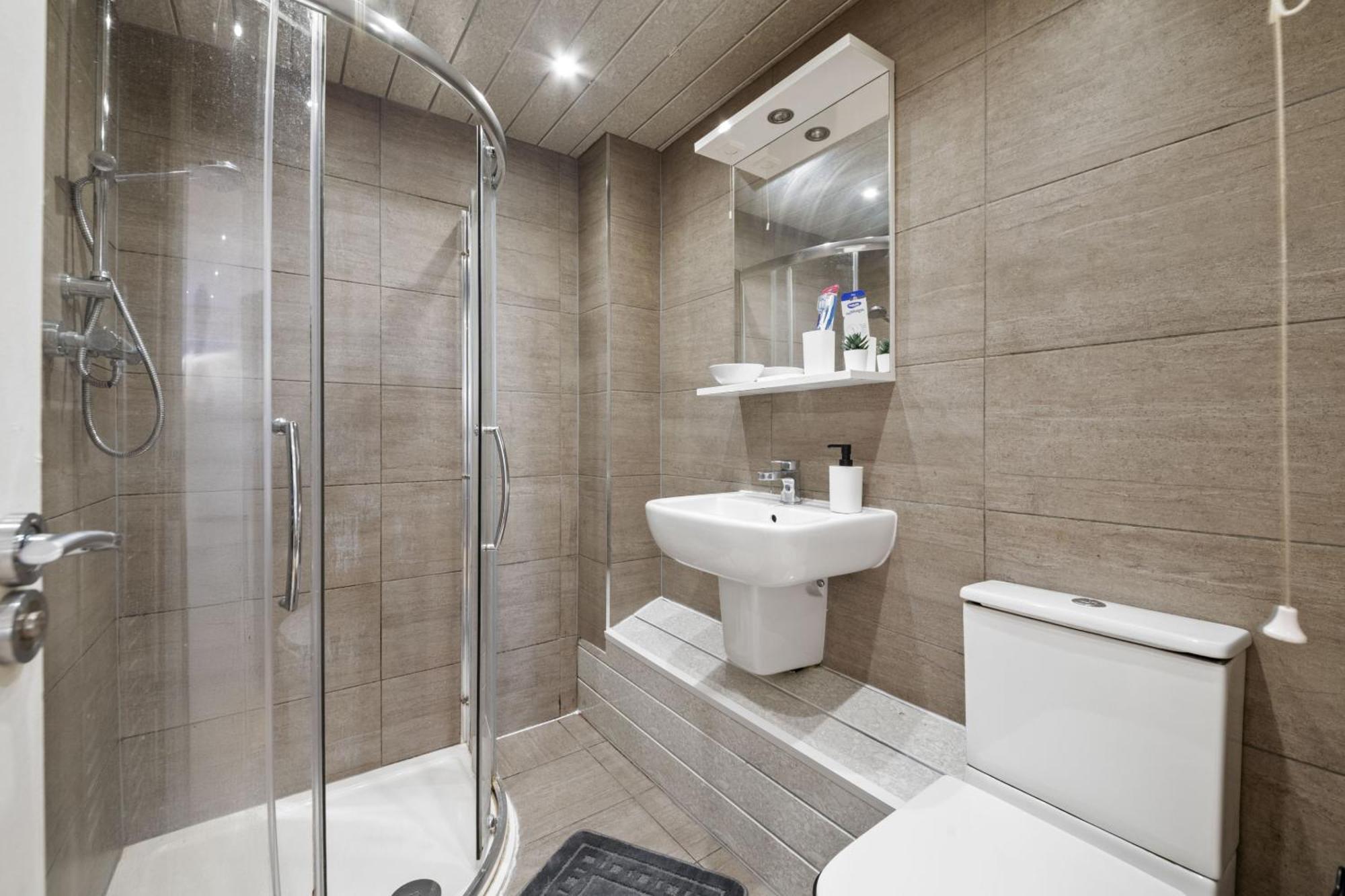 2-bed Wembley - Free Street Parking - Work Ideal Appartement Londen