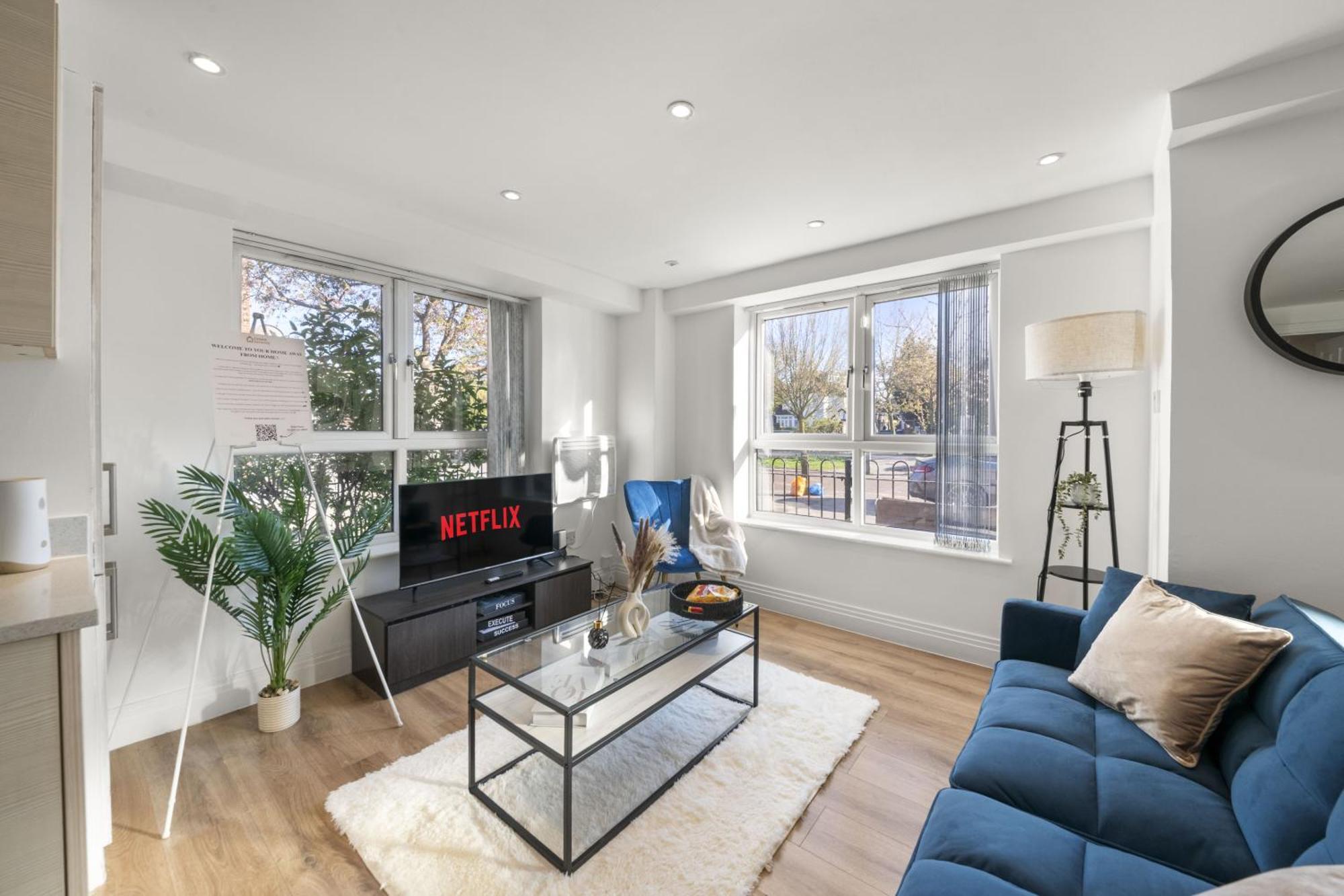 2-bed Wembley - Free Street Parking - Work Ideal Londen