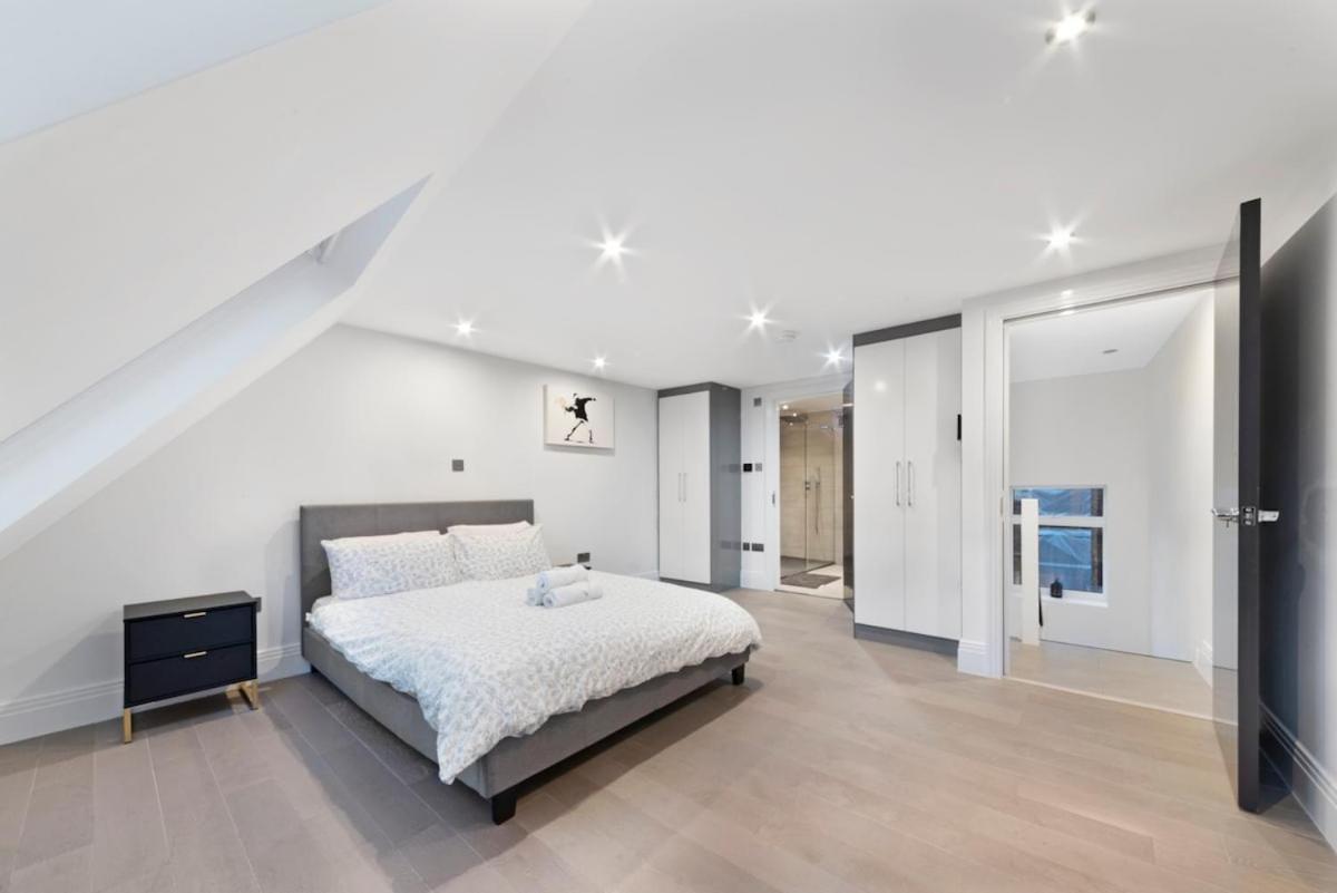 Luxury Covent Garden Duplex Floors 1 Bed 4pl London