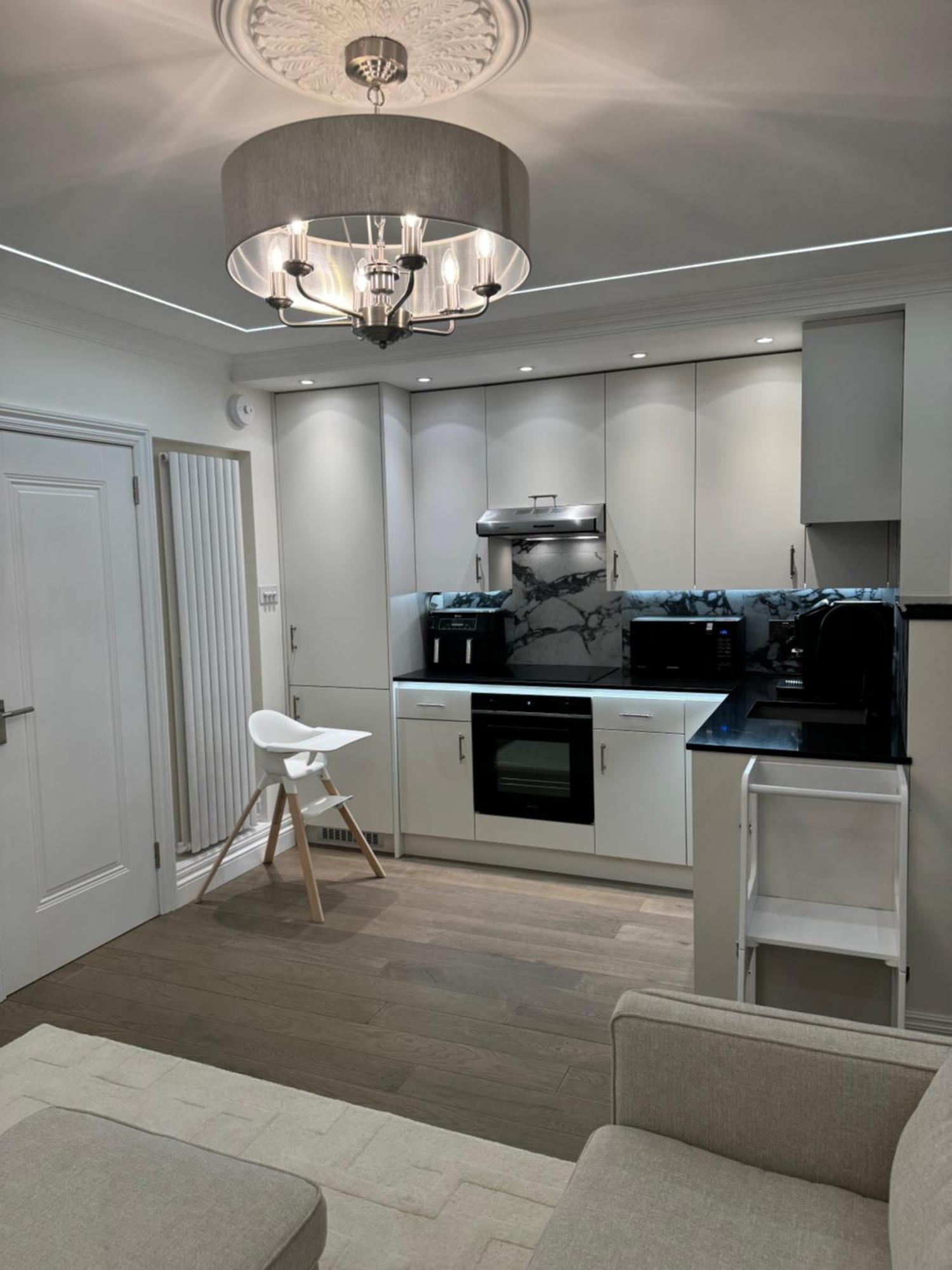 Stunning 2-bed, 2-bath In * London