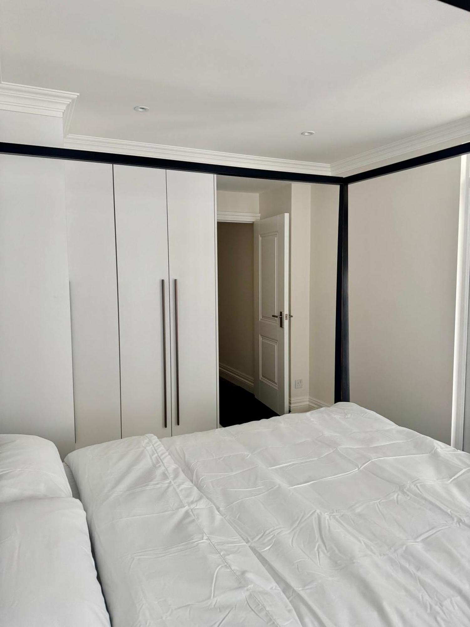 Apartment Stunning 2-bed, 2-bath In