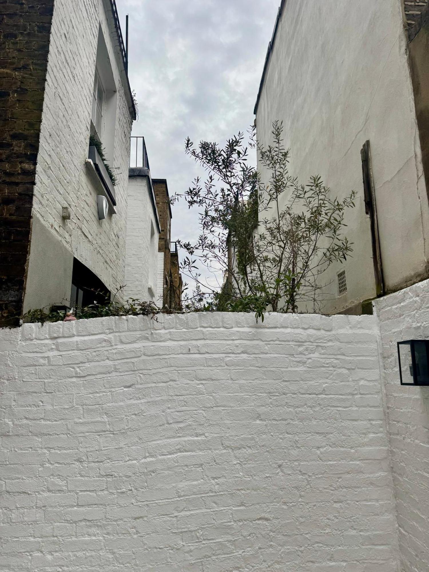 Stunning 2-bed, 2-bath In * London