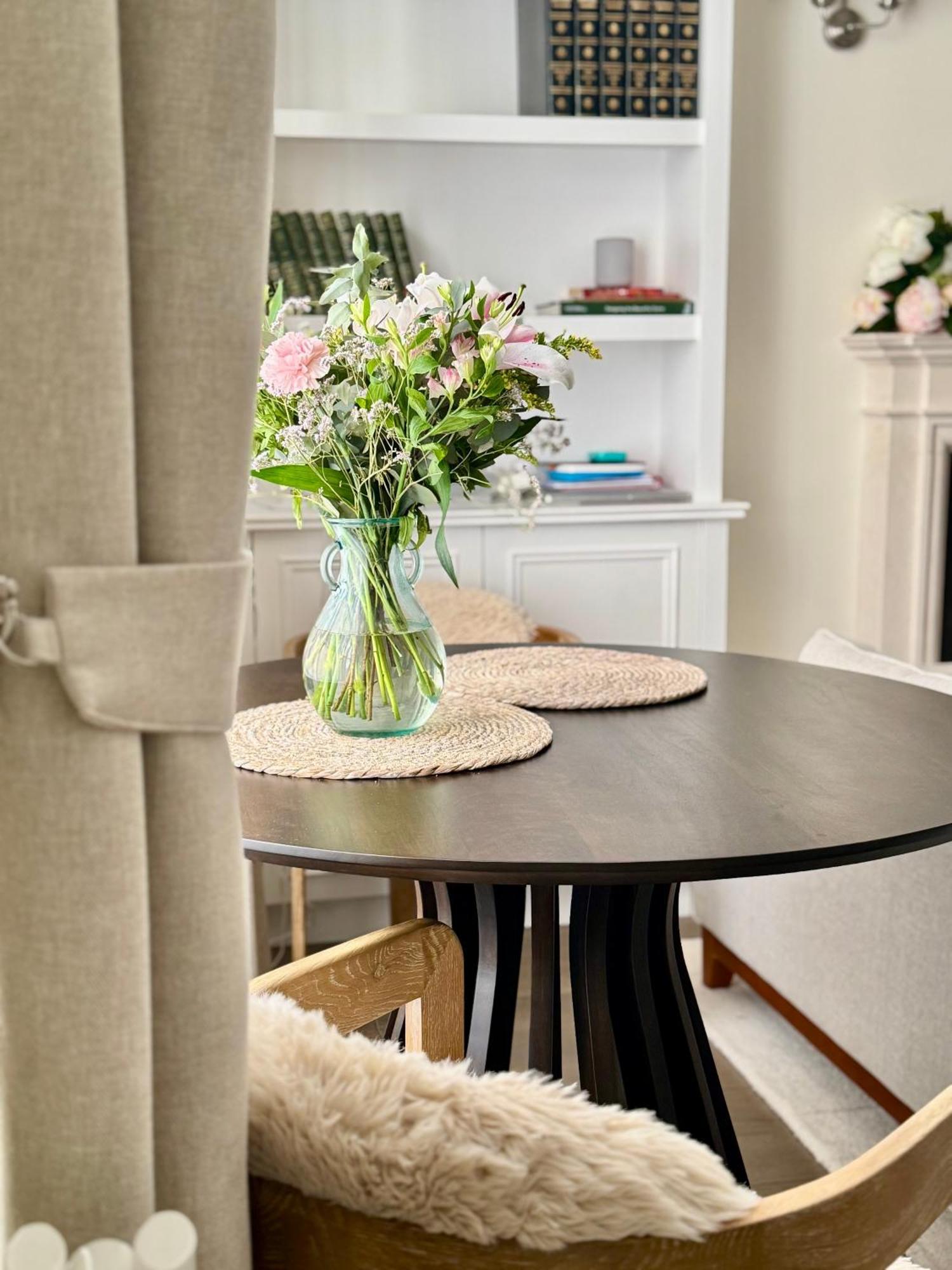 Stunning 2-bed, 2-bath In Apartment