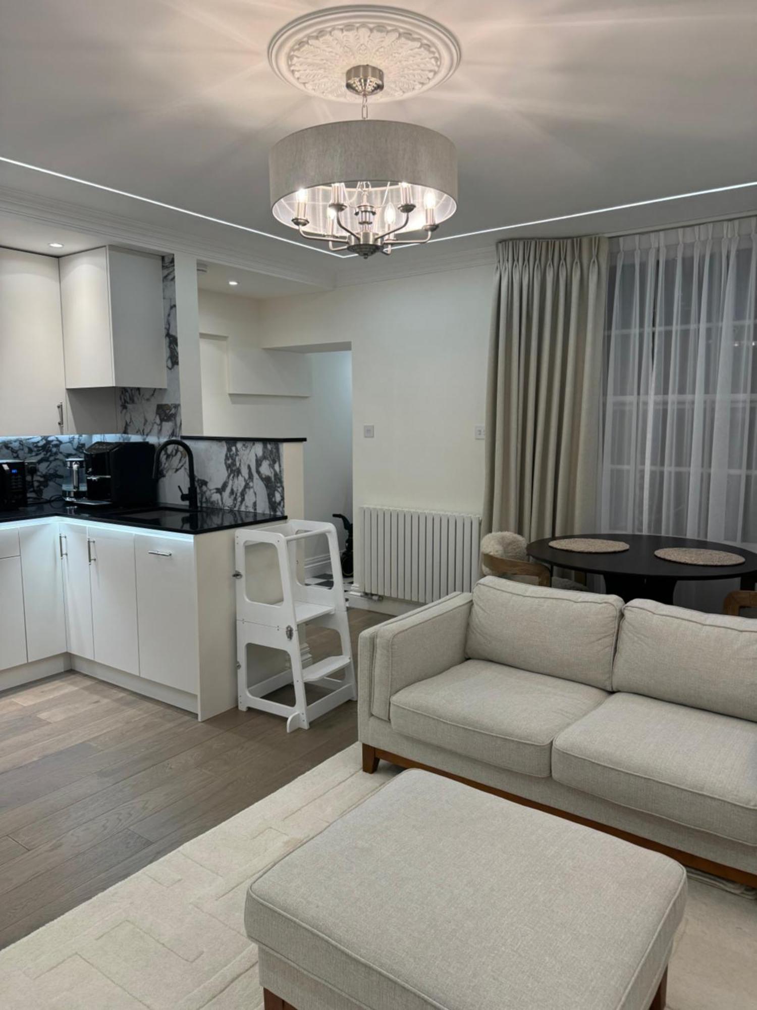 Stunning 2-bed, 2-bath In * London