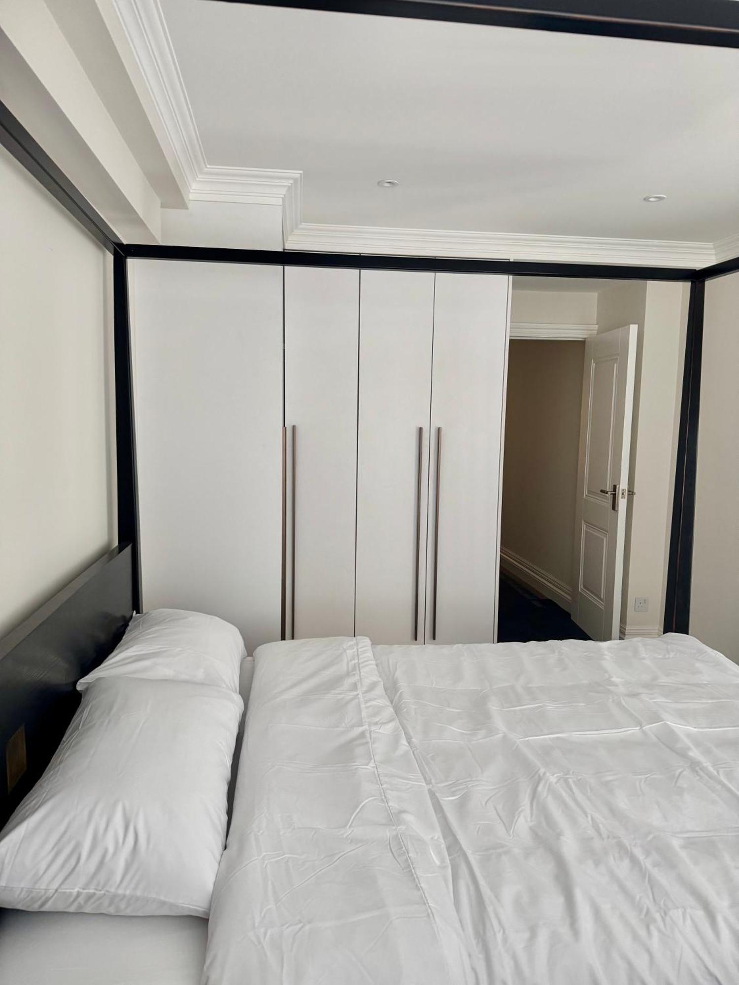 Apartment Stunning 2-bed, 2-bath In