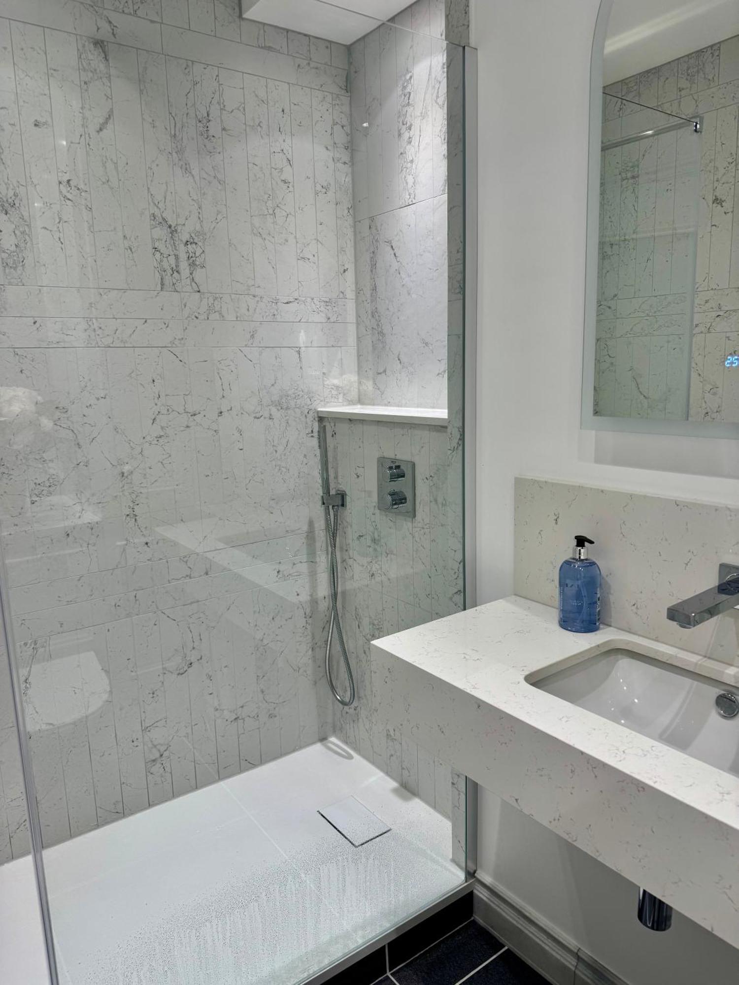 Stunning 2-bed, 2-bath In Apartment *