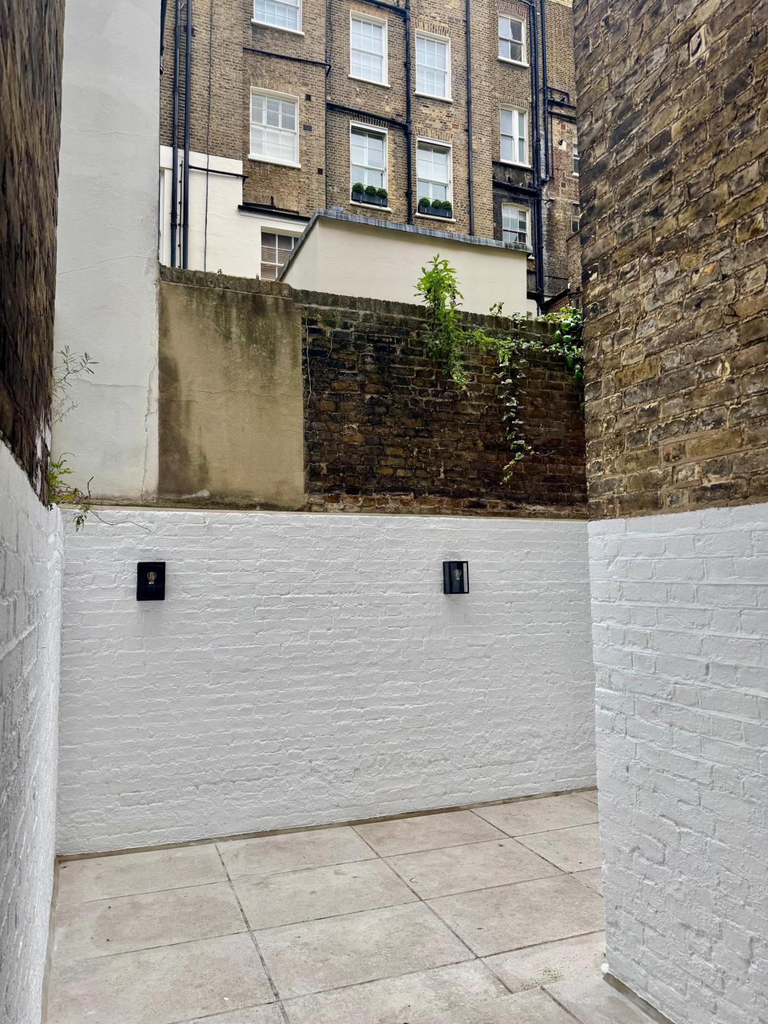 Stunning 2-bed, 2-bath In Apartment