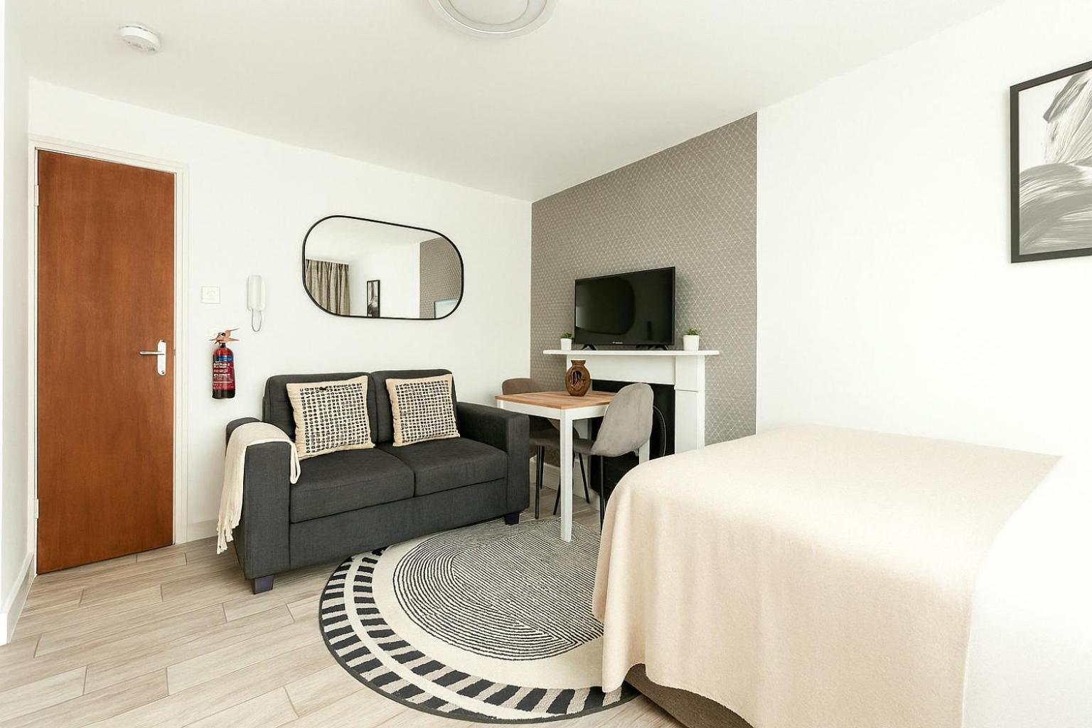 Modern Flat - Hyde Park Access Apartment *