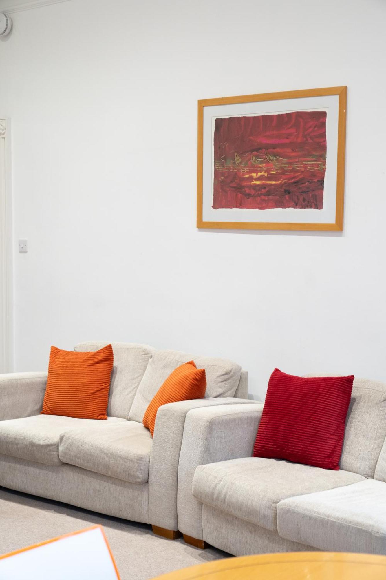 Larger Groups Close To O2 Arena Excel Canary Wharf With Wifi And Parking Within Mins Walk To Drl & Jubilee Line Apartment London