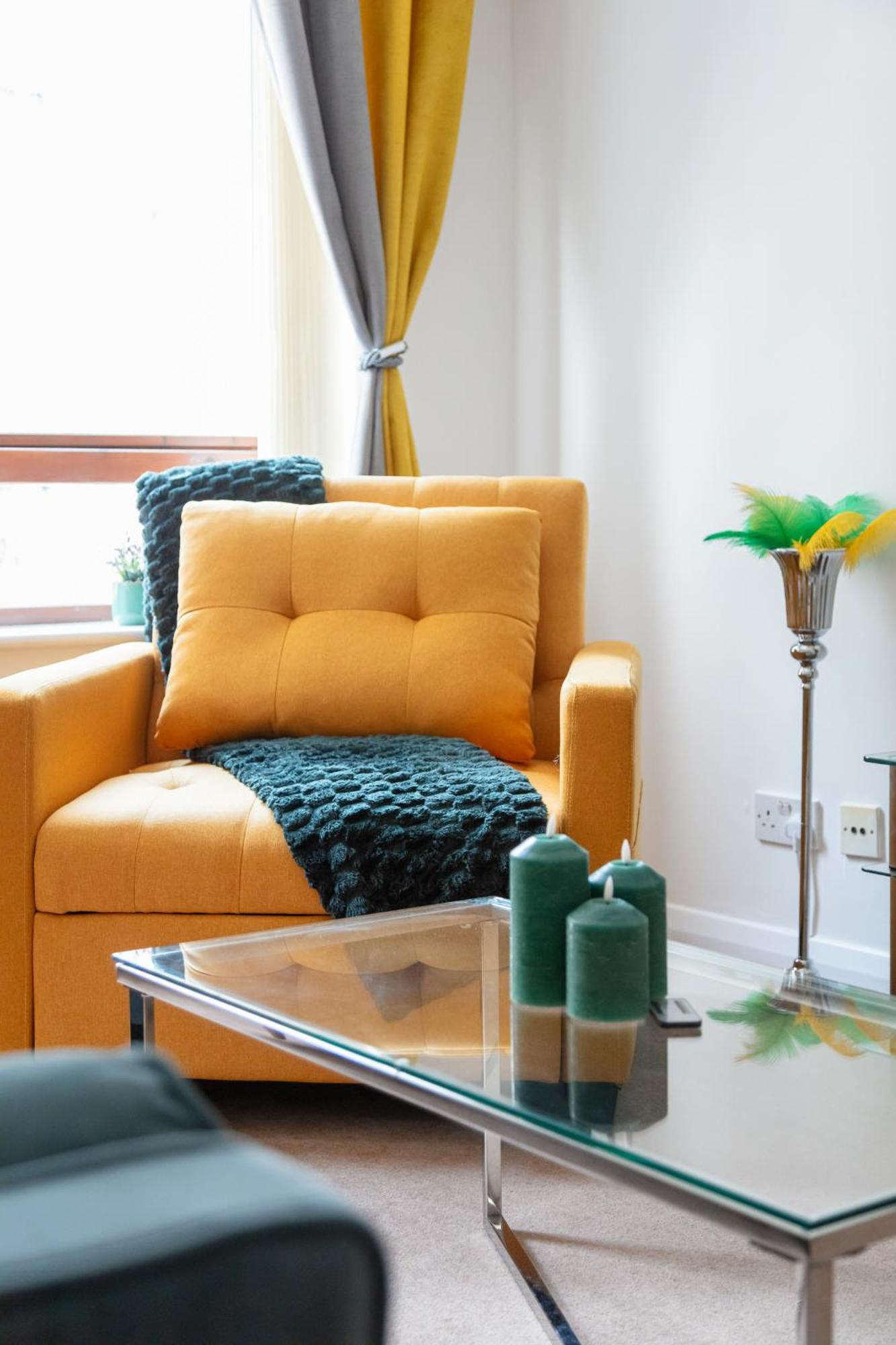 Charming Trafalgar Square Apartment *