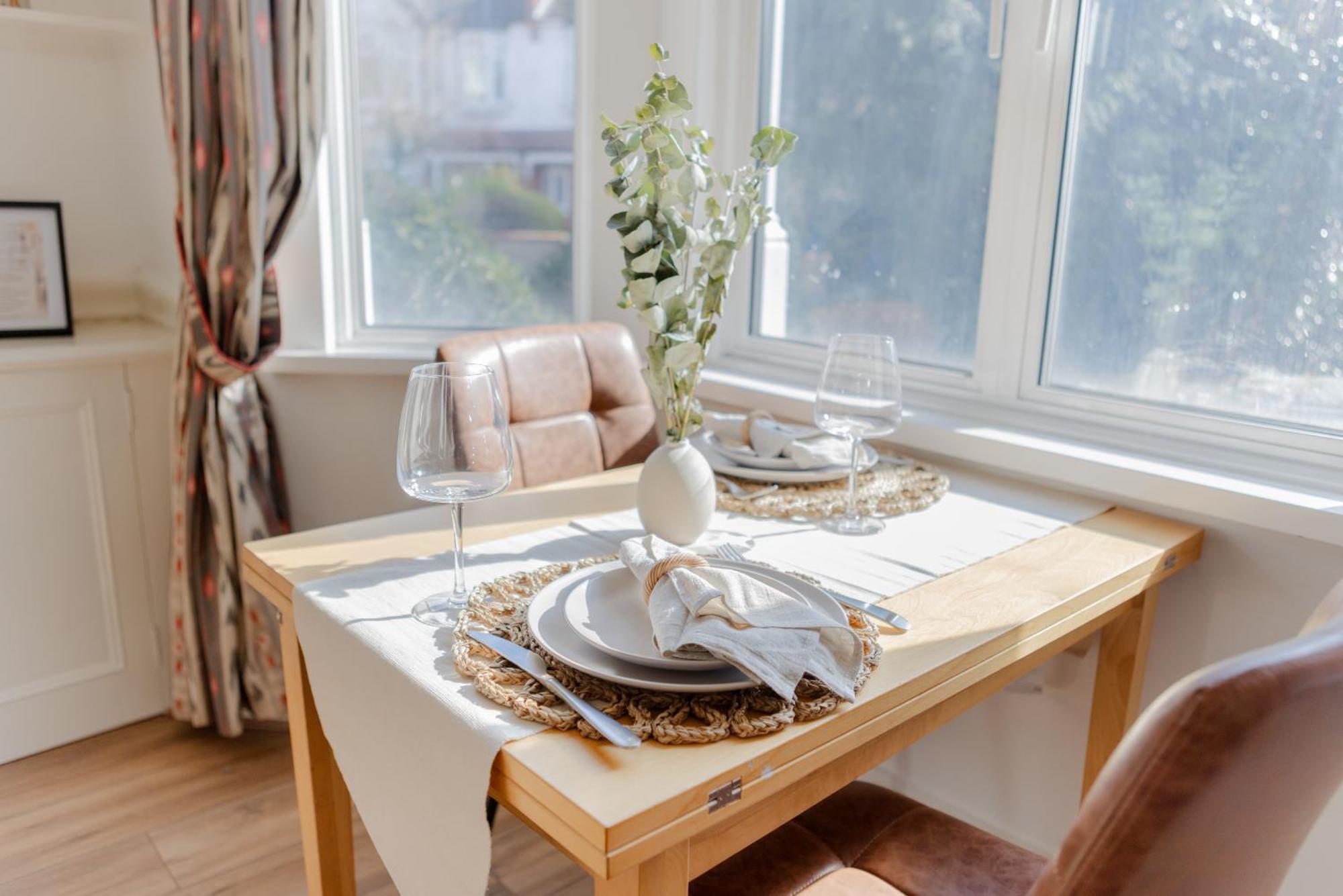Charming One-bedroom House With Parking And Garden Views - Ealing