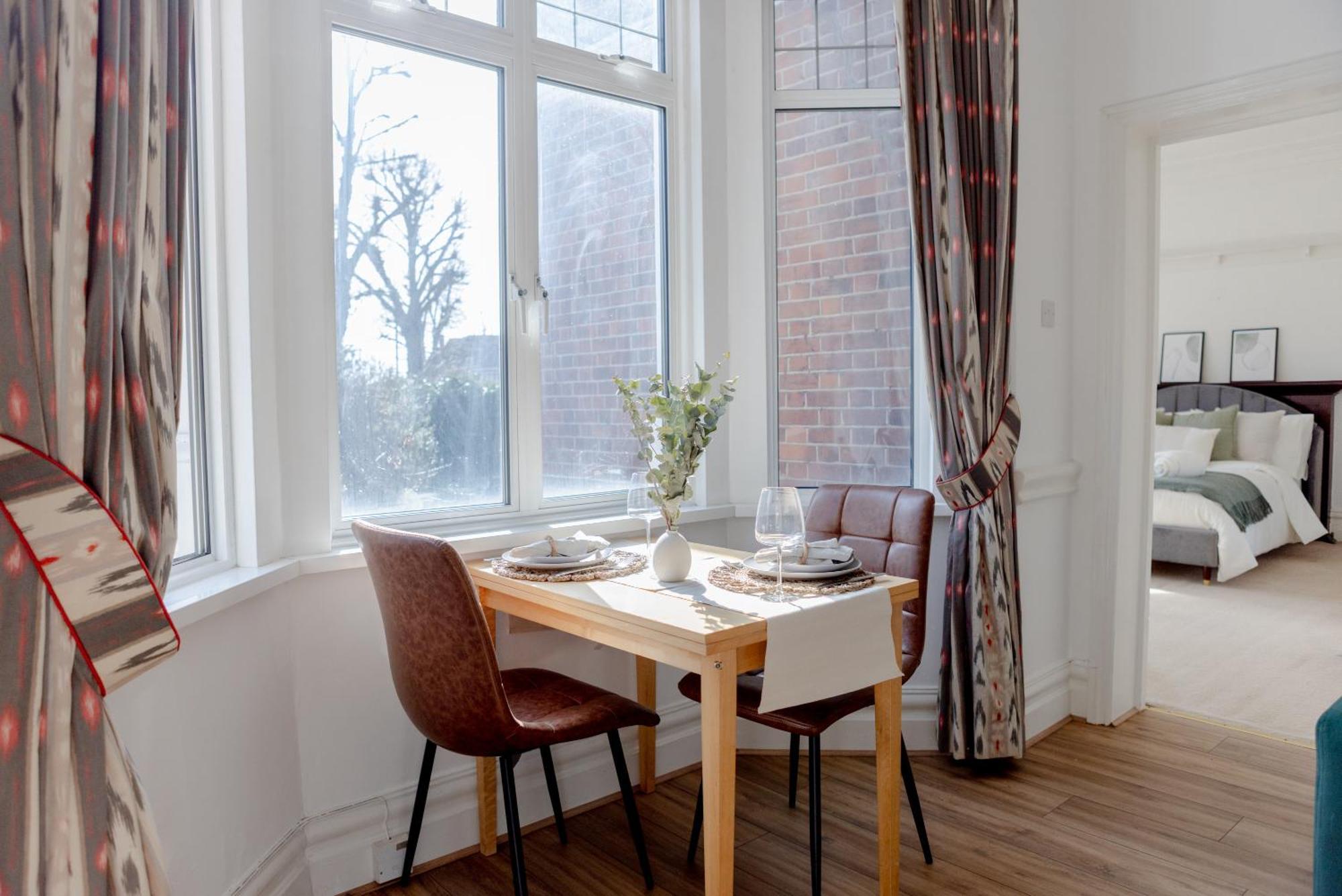 Charming One-bedroom House With Parking And Garden Views - Ealing Holiday home London
