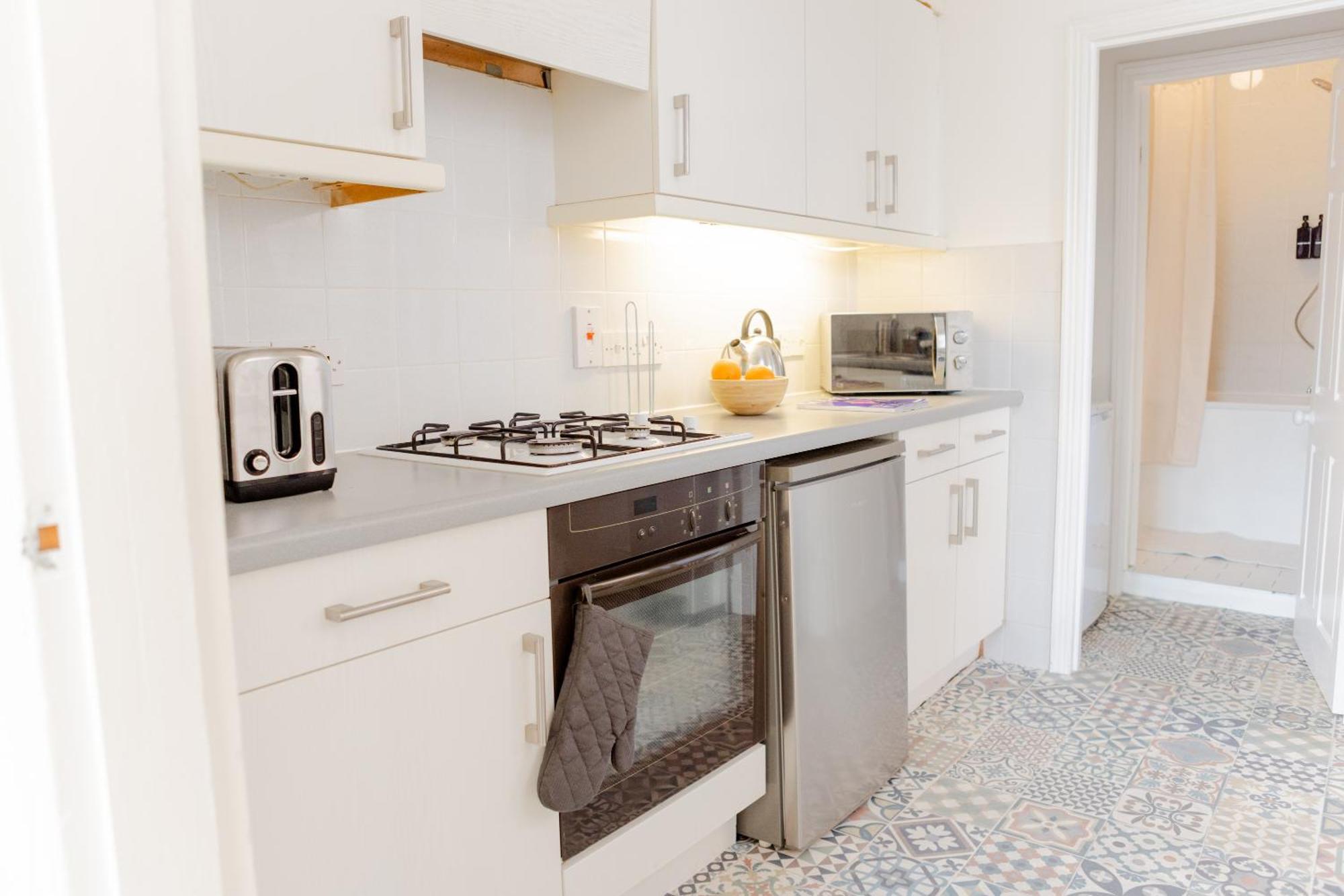 Charming One-bedroom House With Parking And Garden Views - Ealing * London