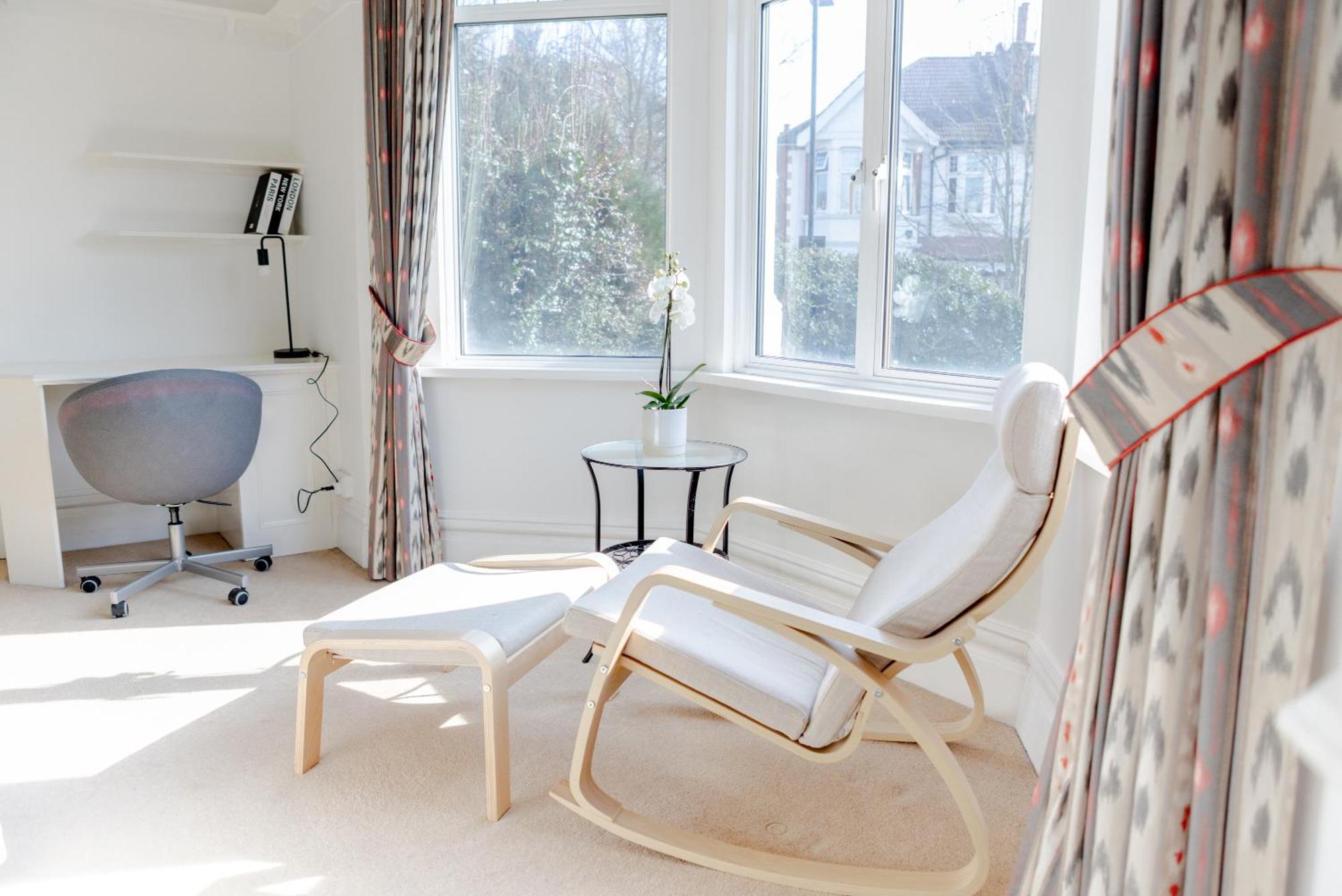 Holiday home Charming One-bedroom House With Parking And Garden Views - Ealing *