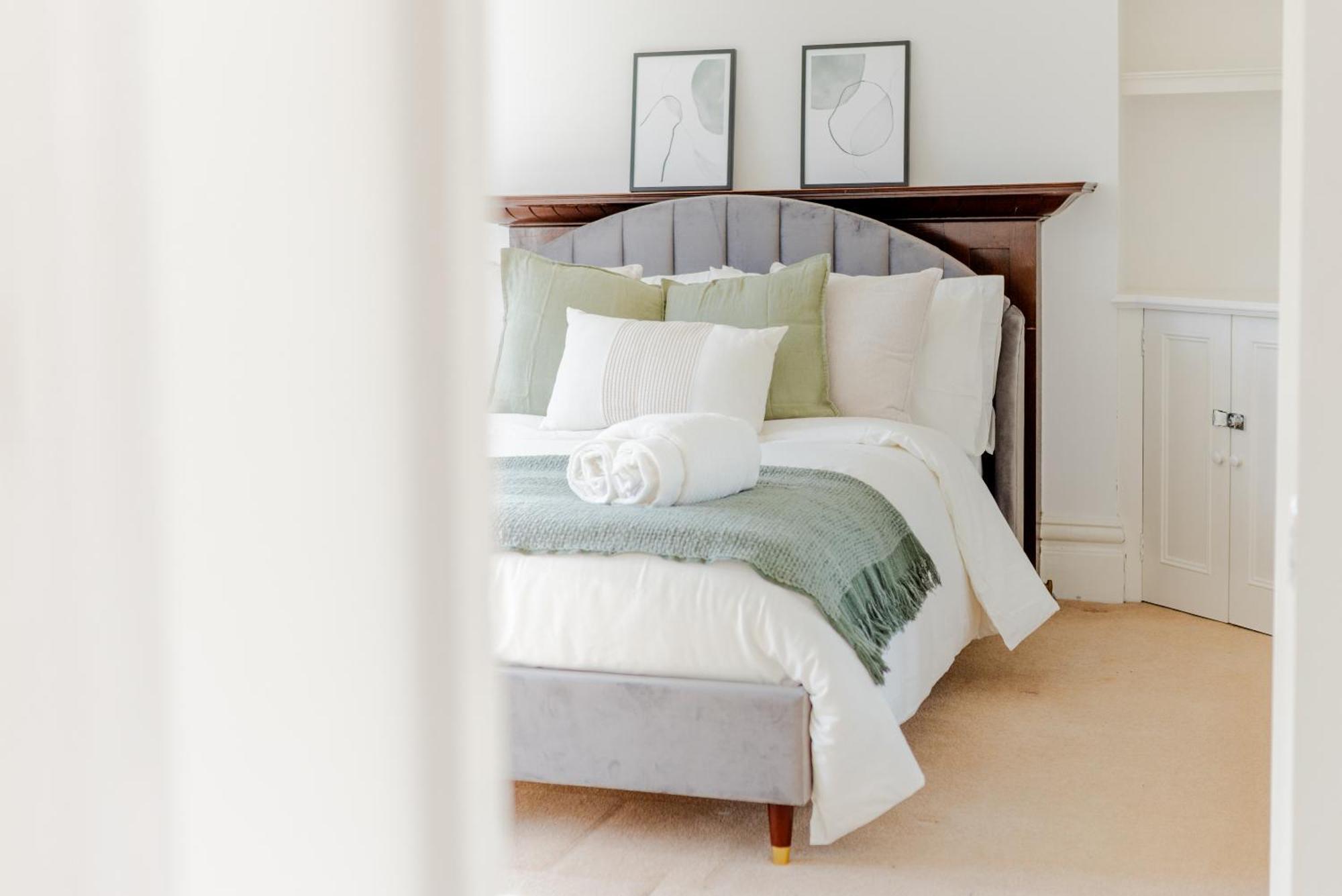 Holiday home Charming One-bedroom House With Parking And Garden Views - Ealing