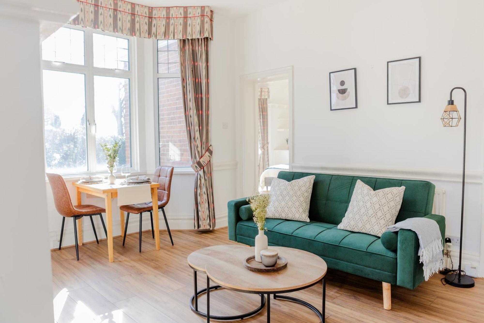 Charming One-bedroom House With Parking And Garden Views - Ealing * London