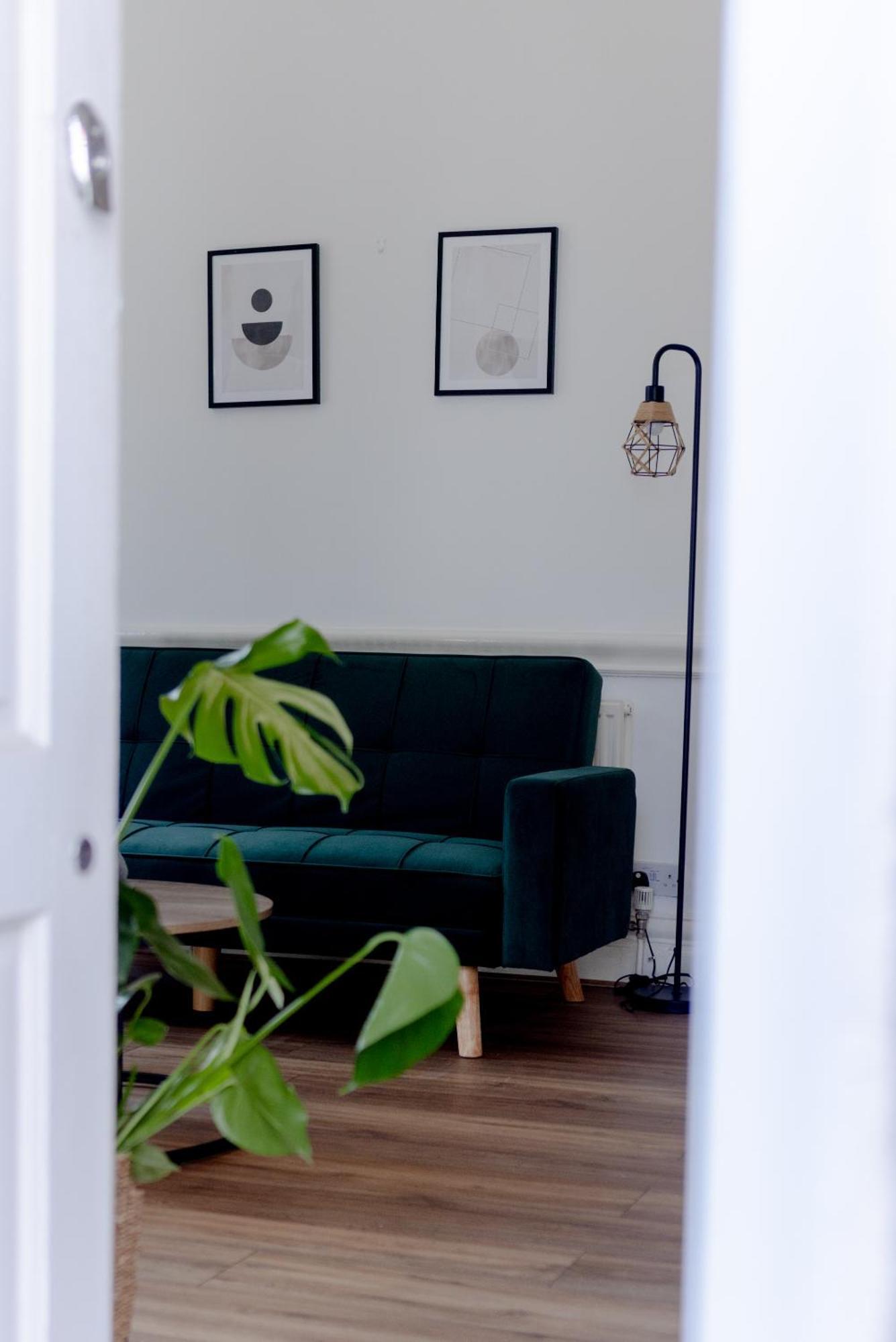 Charming One-bedroom House With Parking And Garden Views - Ealing Semesterbostad *