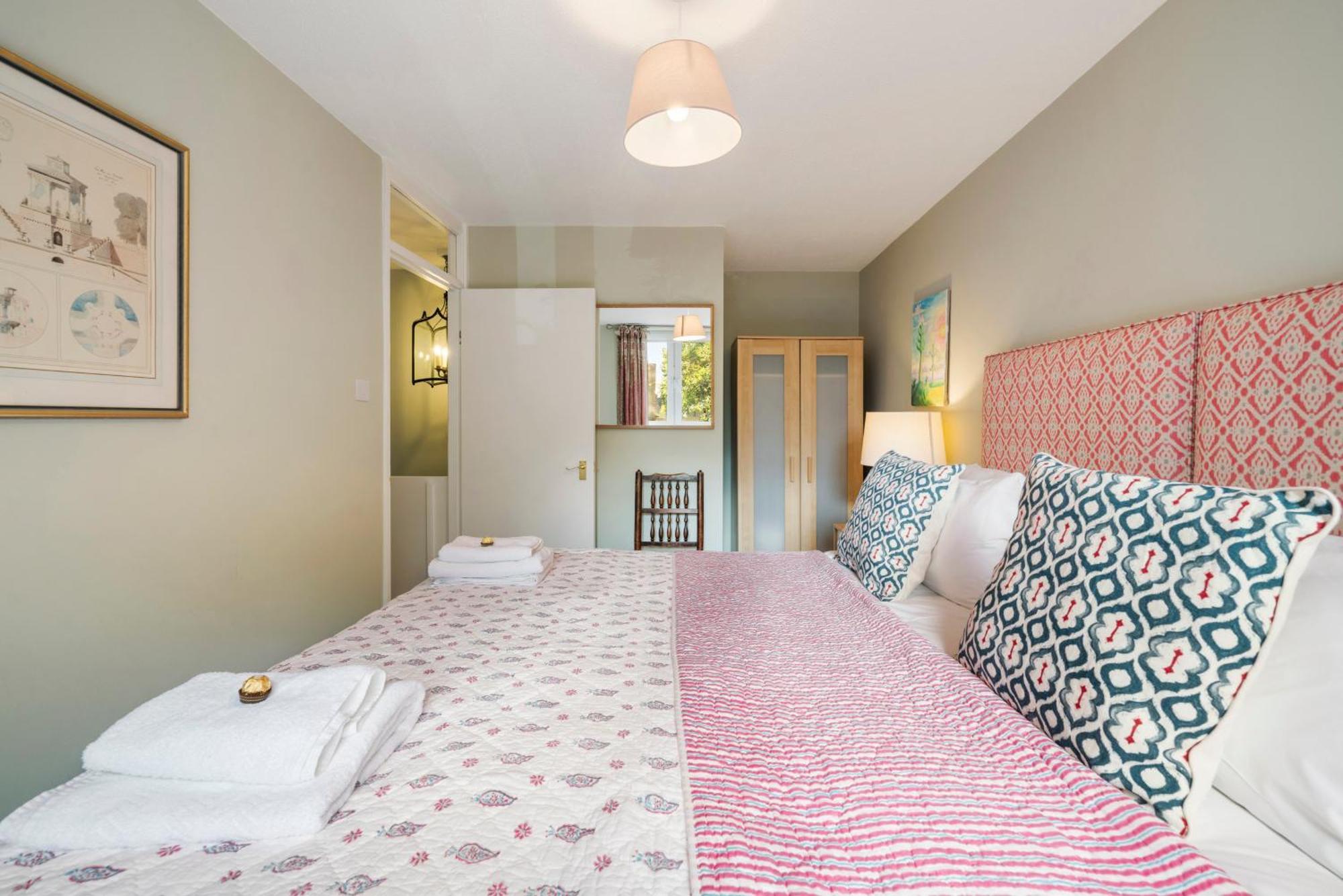 Fantastic Split-level Flat Next To Battersea Park * London