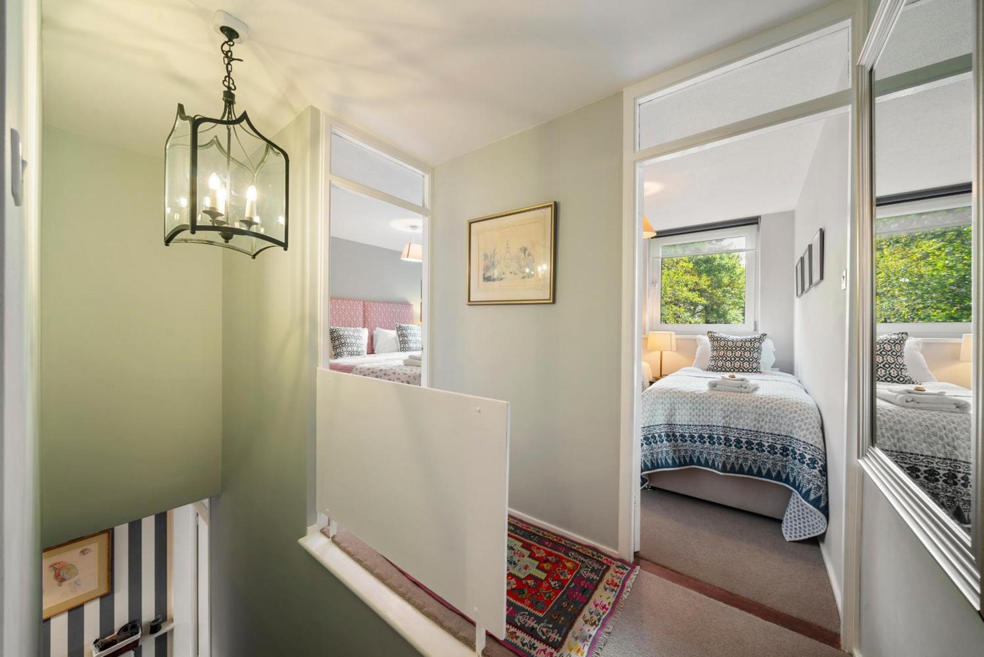 Fantastic Split-level Flat Next To Battersea Park *