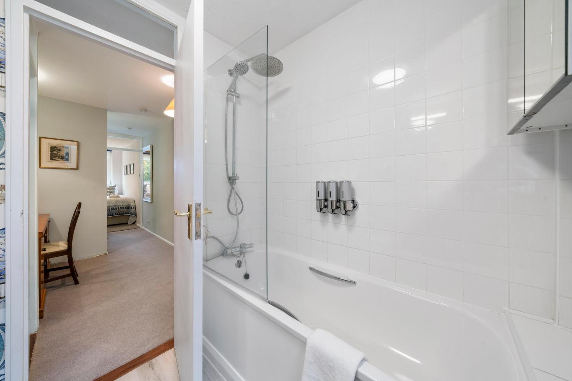 Fantastic Split-level Flat Next To Battersea Park * London