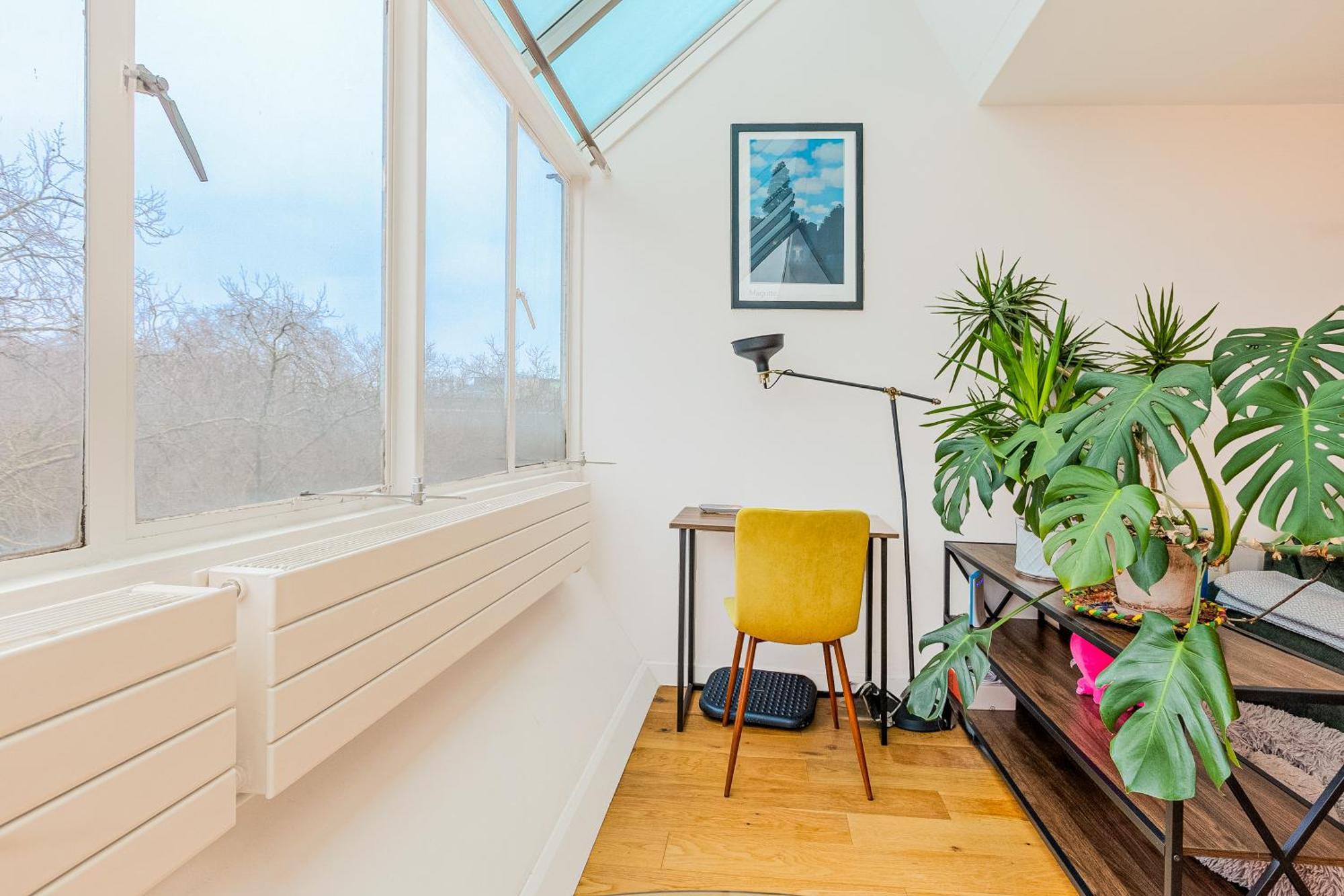 Filled With Light 1br W Balcony, Centre Apartment London