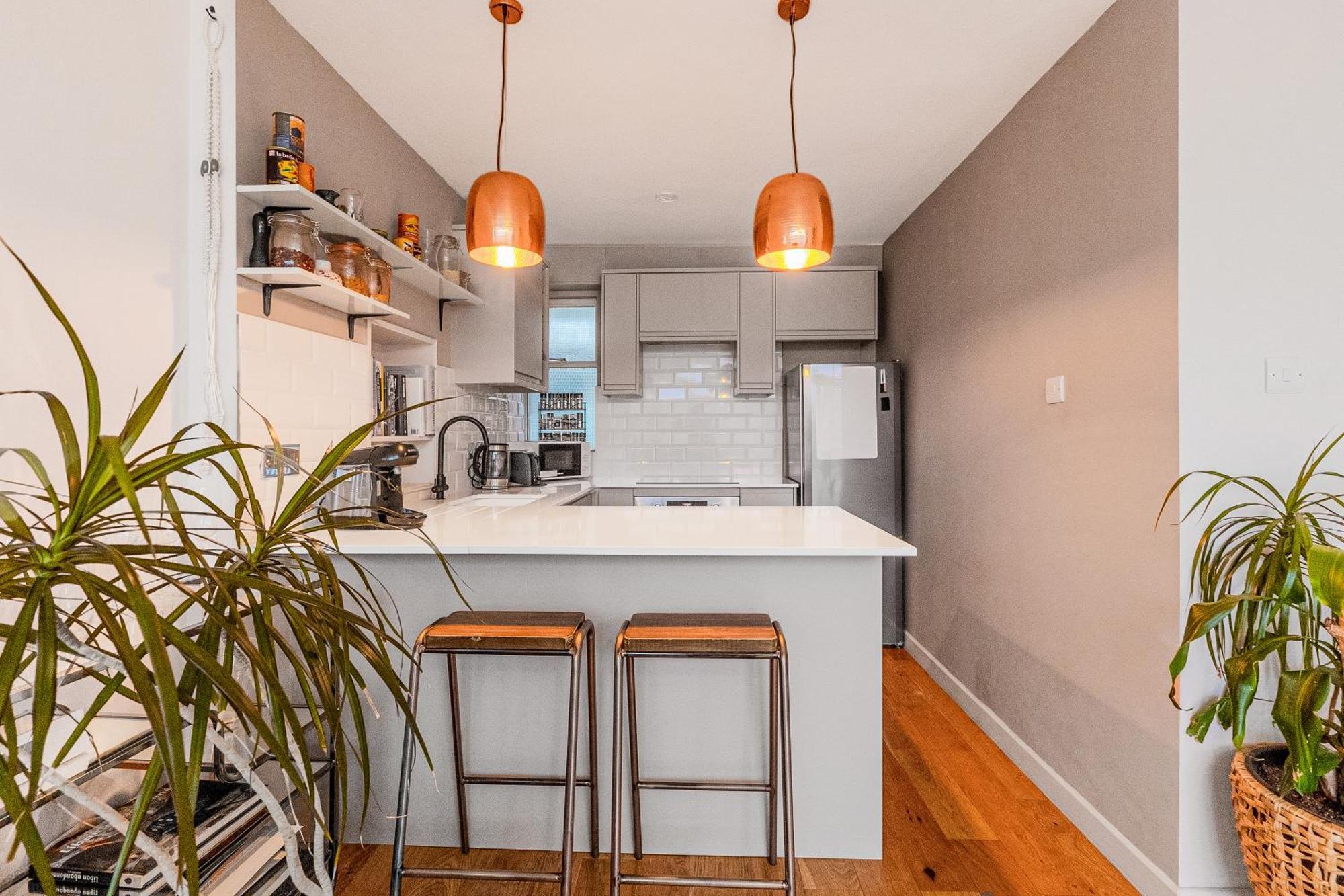 Filled With Light 1br W Balcony, Centre *