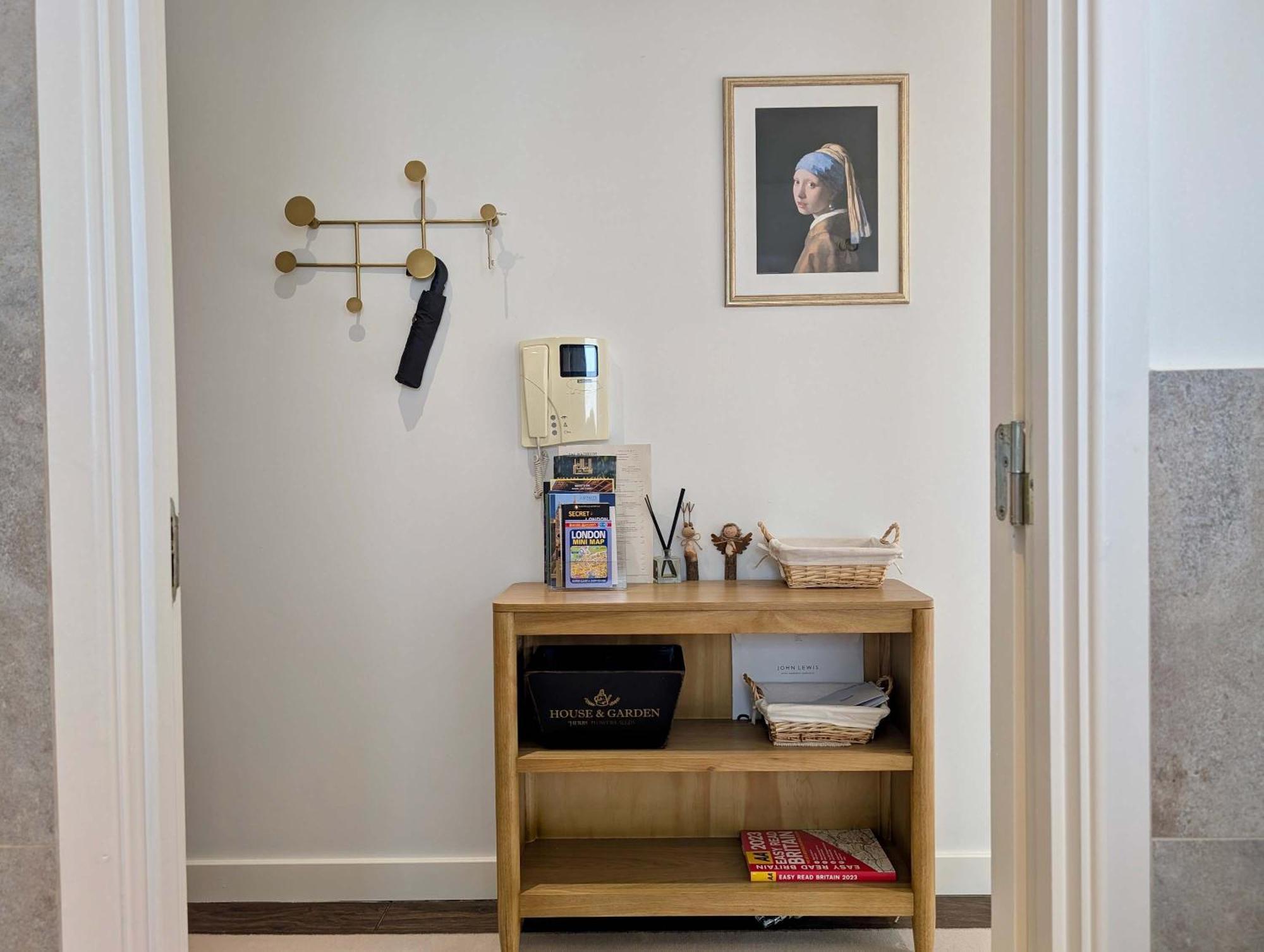 Chic Flat With Balcony Close To Stamford Bridge