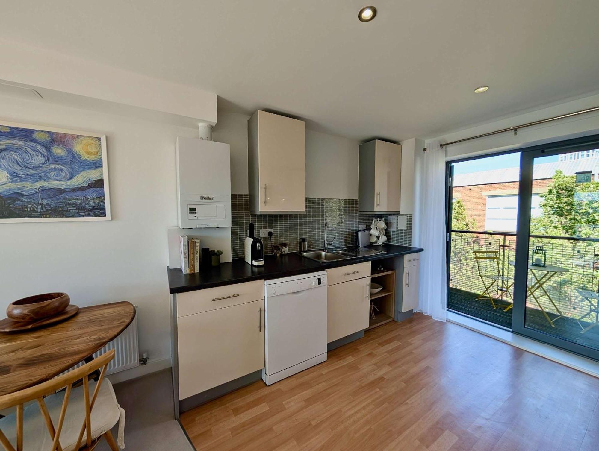 Chic Flat With Balcony Close To Stamford Bridge