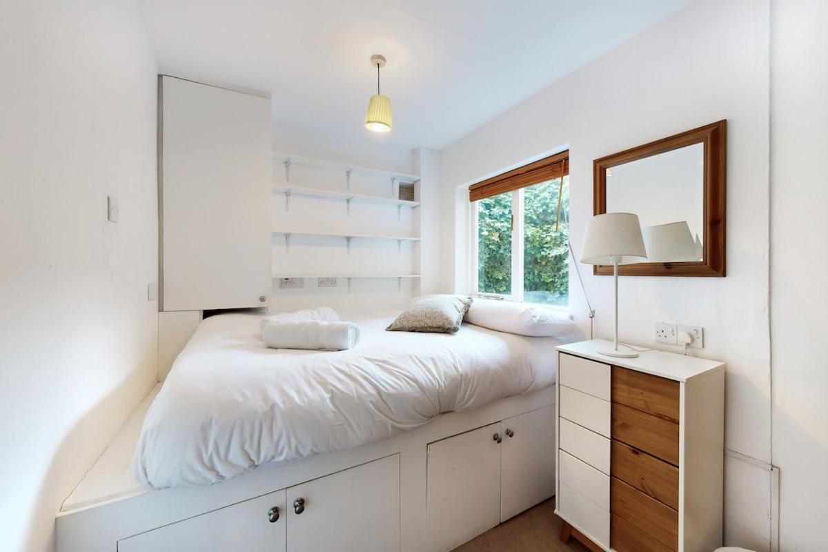 Bright 2-bed Garden Flat In West Kensington *