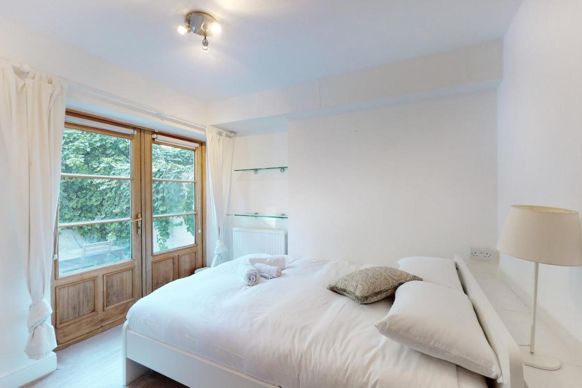 Bright 2-bed Garden Flat In West Kensington Apartment London